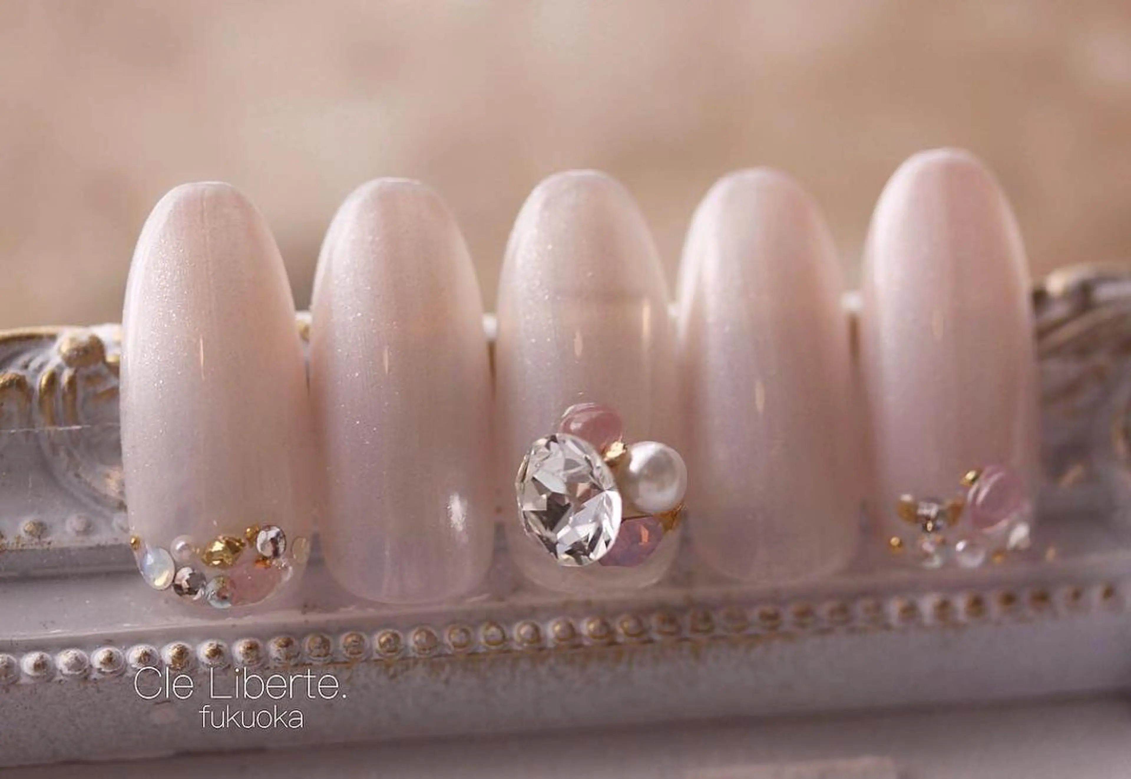 ネイル ストーンネイル Elio 国泰寺のネイルデザイン