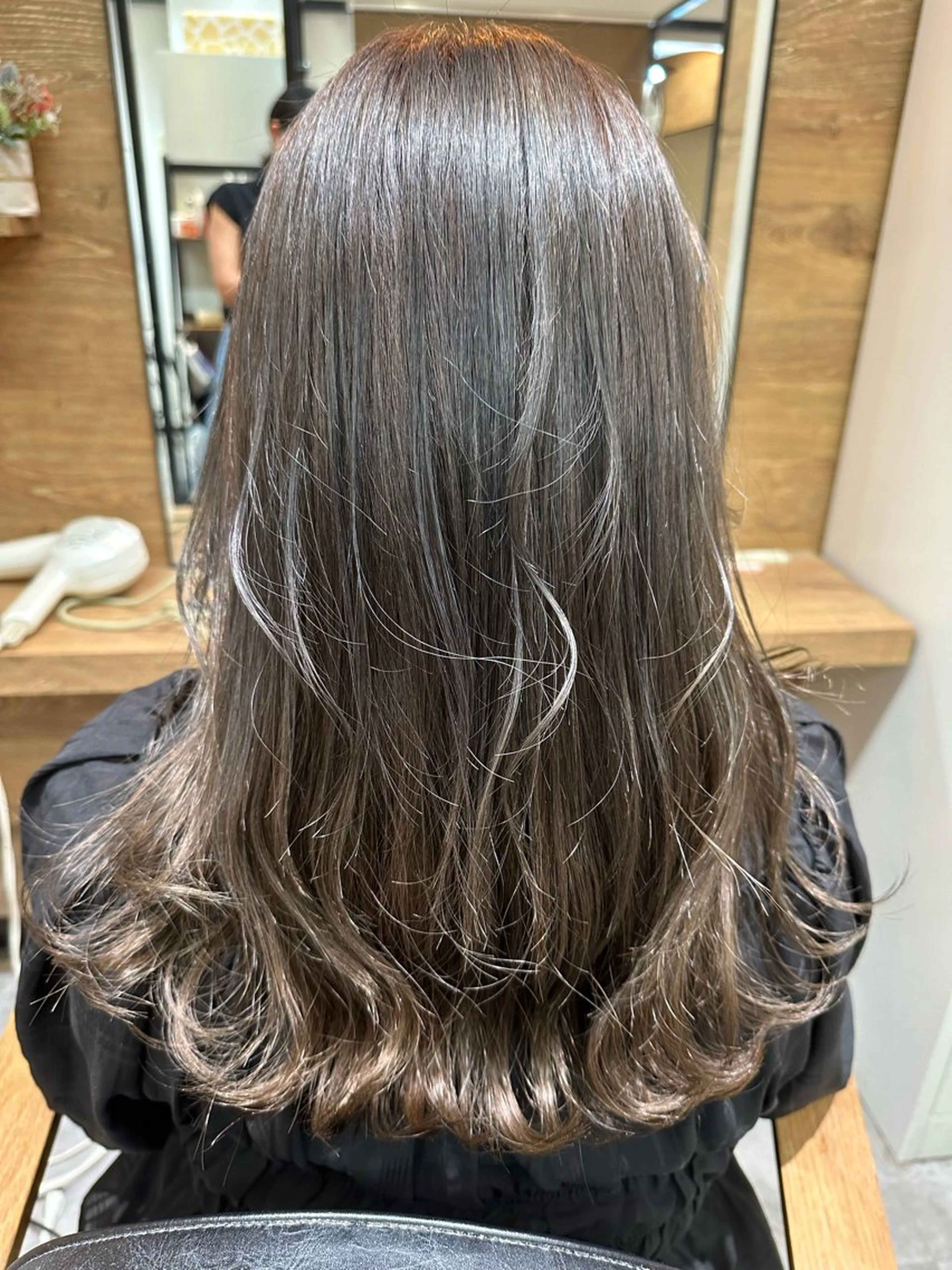 ロング カラー カット ヘアカラー coupe ciseauxのヘアスタイル