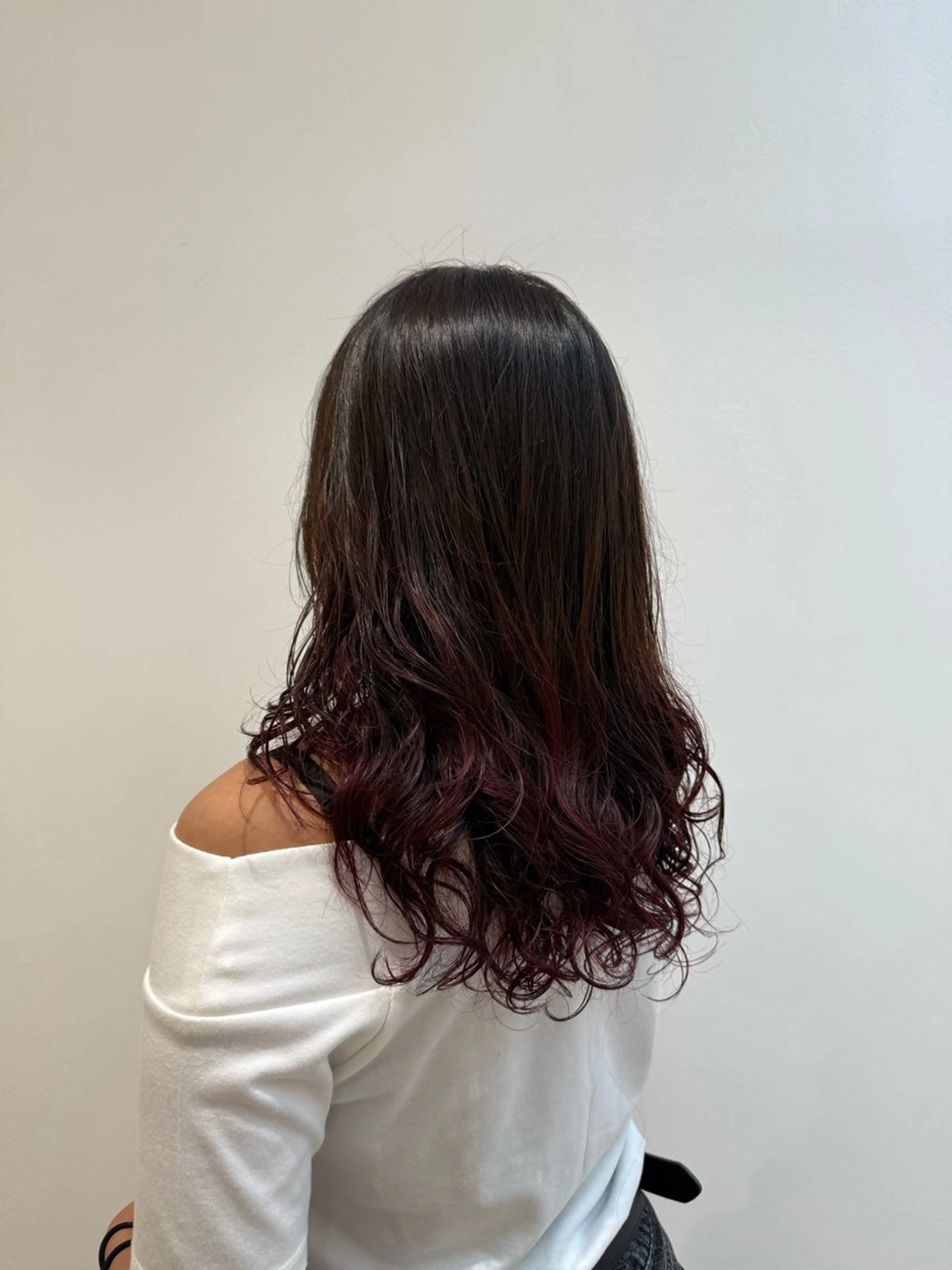 カラー パーマ グラデーションカラー パーマ×レイヤー| カラー カホ🪩🤍のヘアスタイル