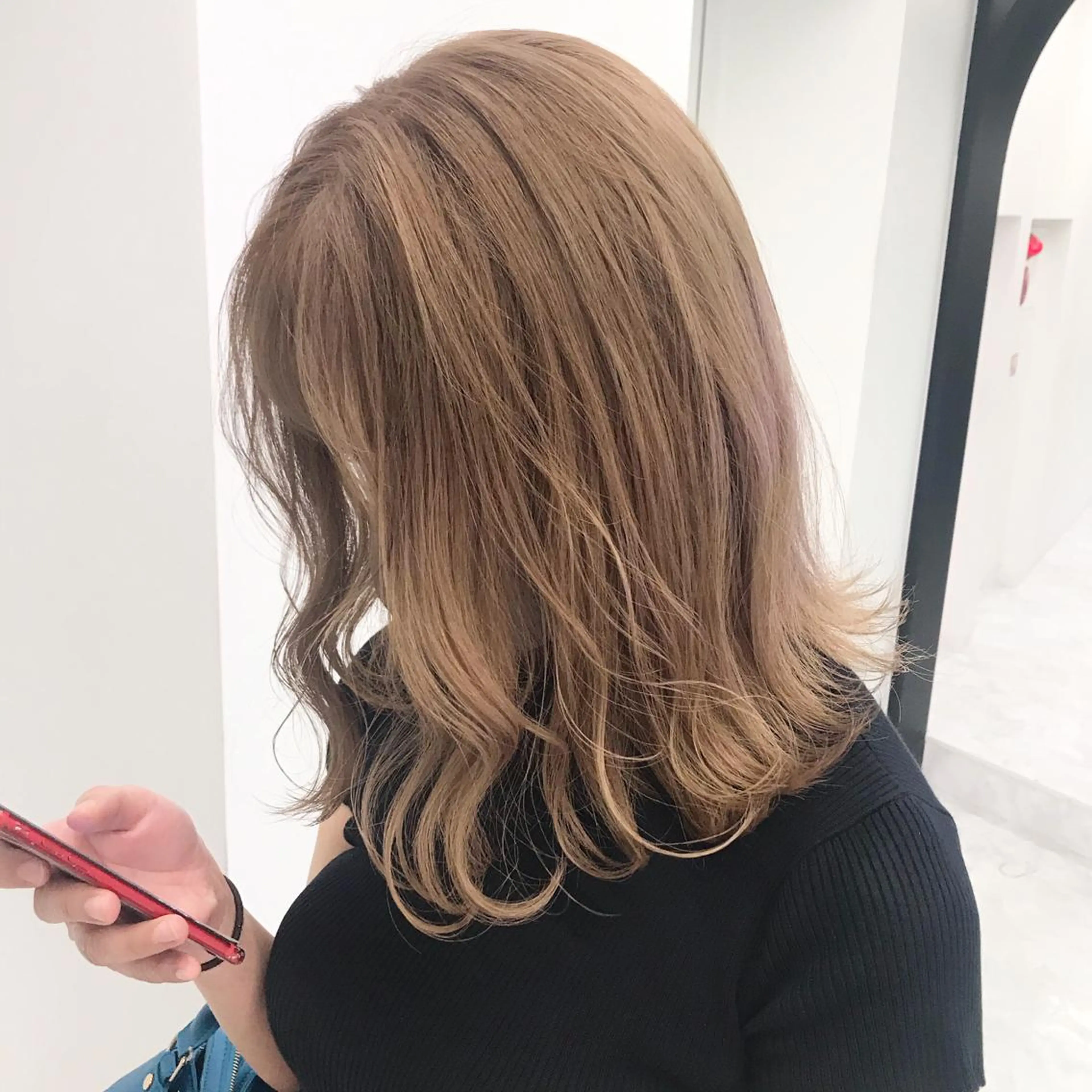 ミディアム カラー 🩵ハイトーン 美咲🩵のヘアスタイル