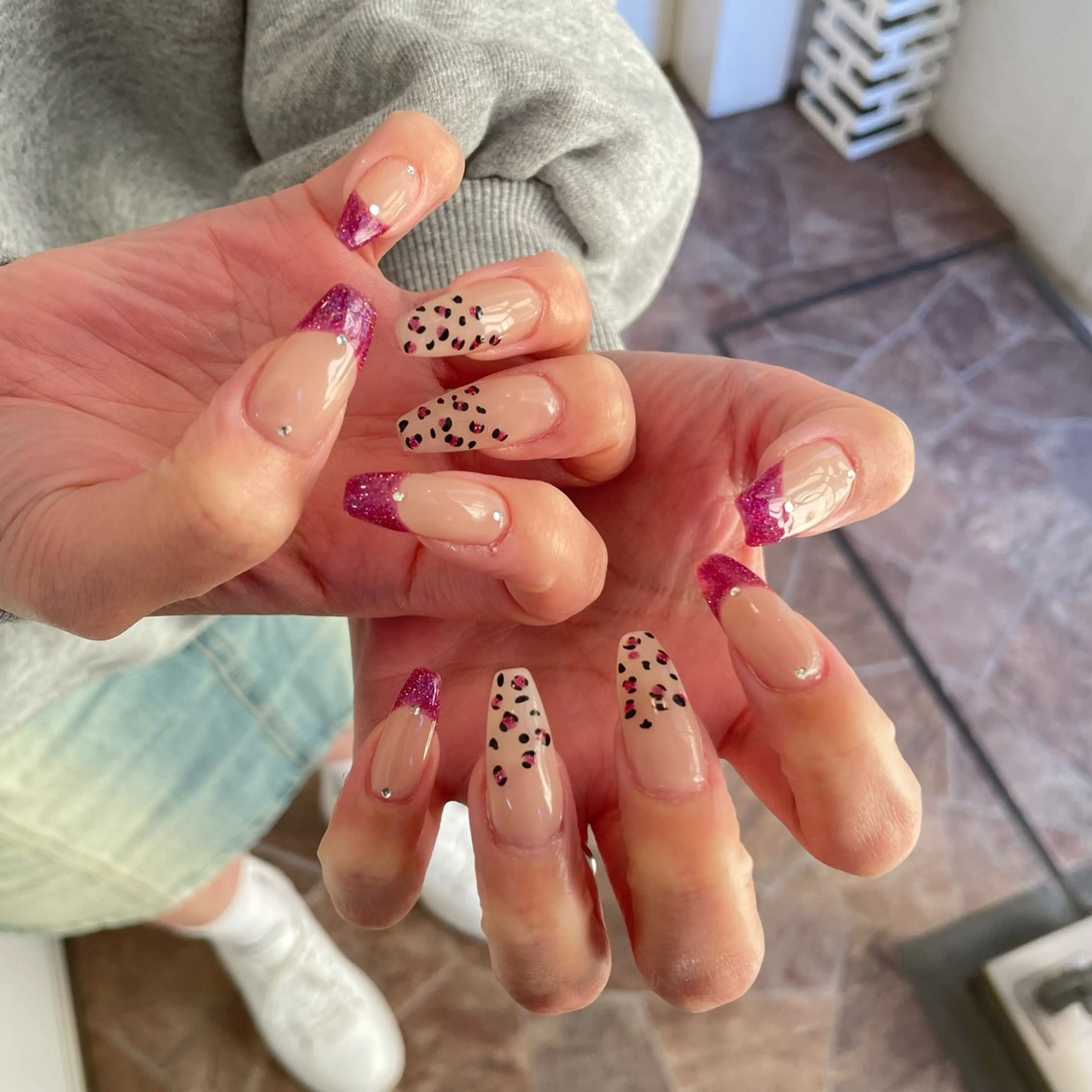 ネイル アニマル柄 フレンチネイル ラメ(グリッター) WOLTOKYO 渋谷/RIAのネイルデザイン