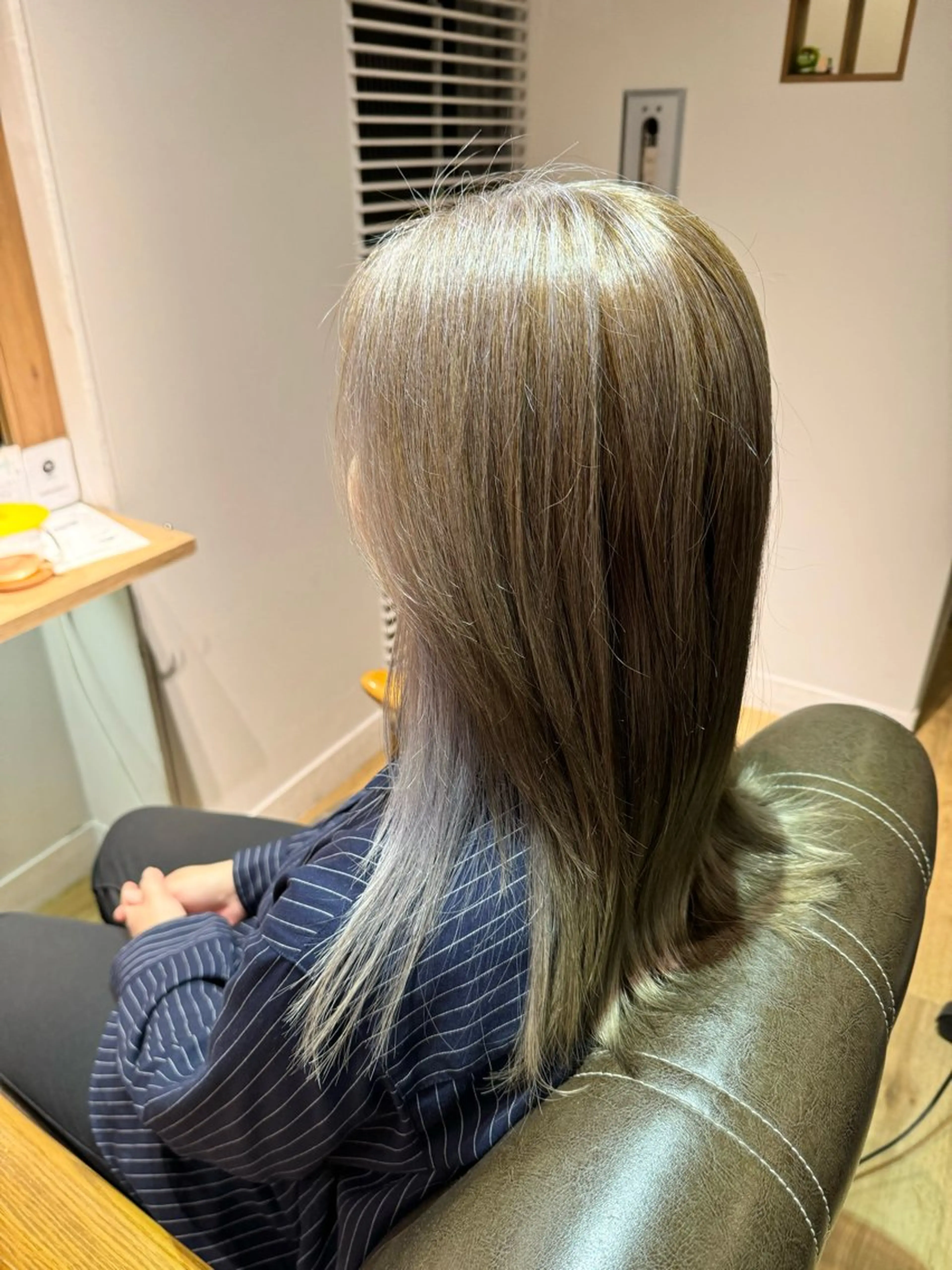 ロング カラー ベージュカラー ラベンダーカラー ラベンダーベージュ ヘアカラー ツキダテ ユイのヘアスタイル