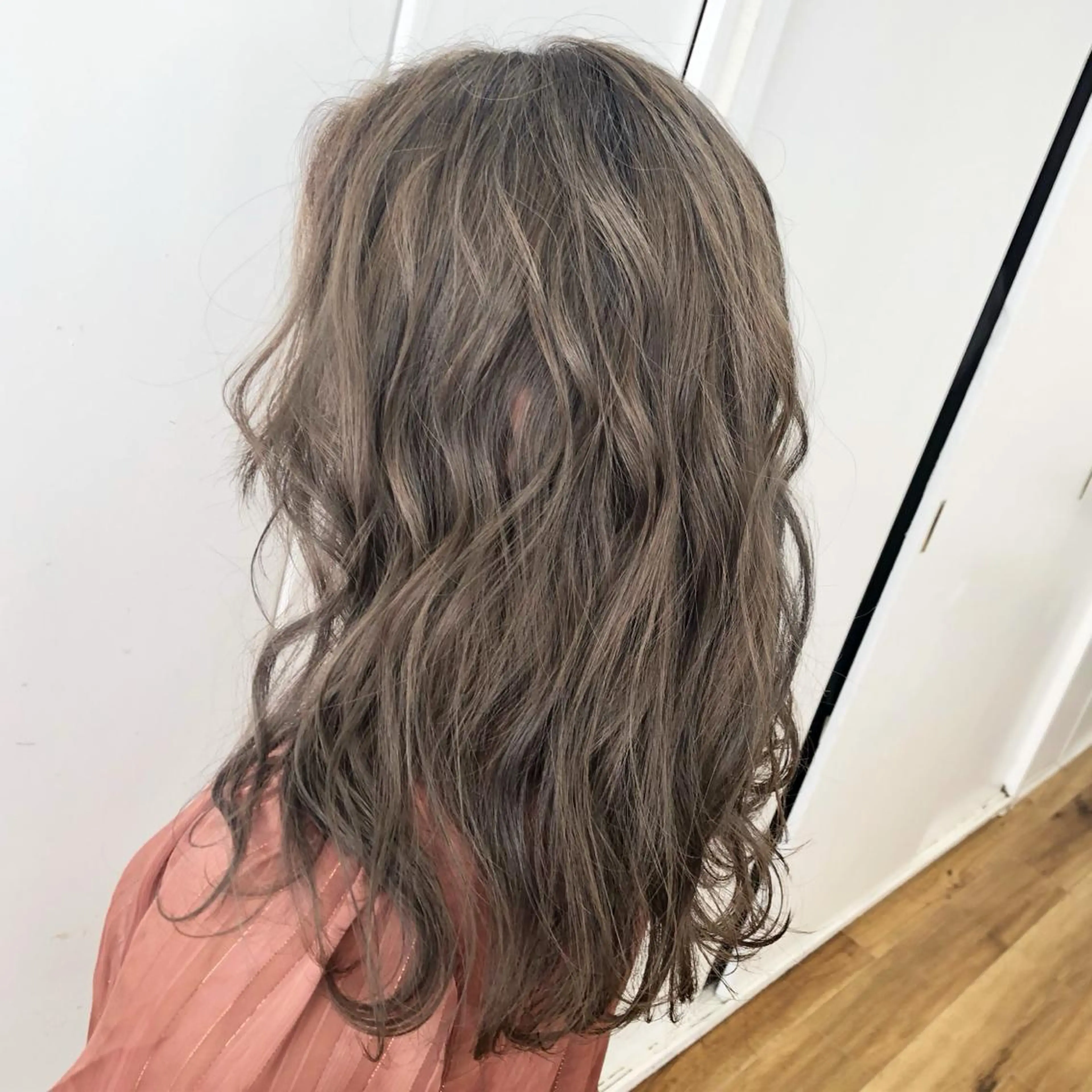 セミロング カラー ブリーチ グレージュ カット ヘアカラー Le/a谷町 野上幹太のヘアスタイル