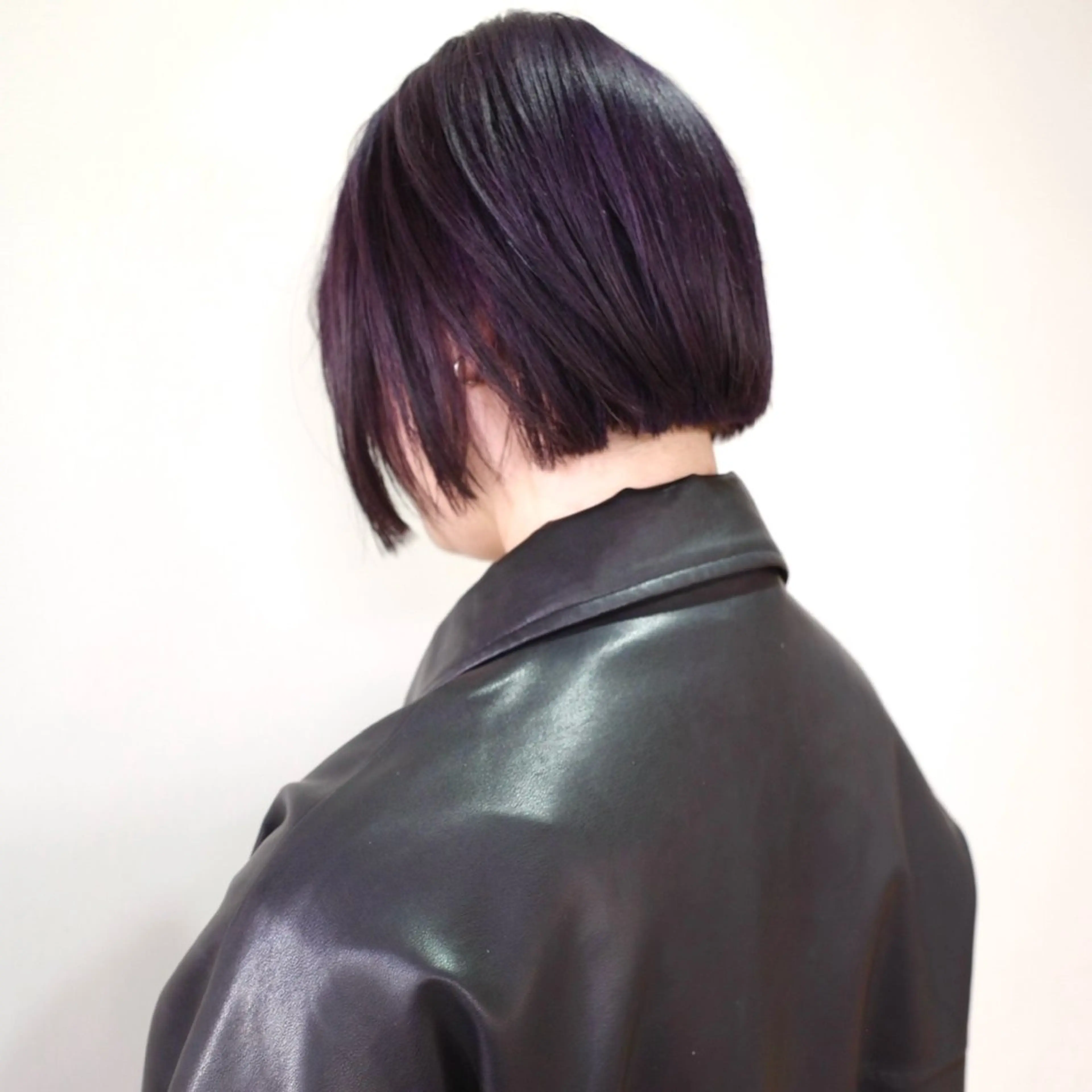 ミディアム カラー 透明感カラー ハイトーンカラー ラベンダーカラー ボブ 顔まわりレイヤー カット ヘアカラー トリートメント nonoka オリーブ/レイヤーのヘアスタイル