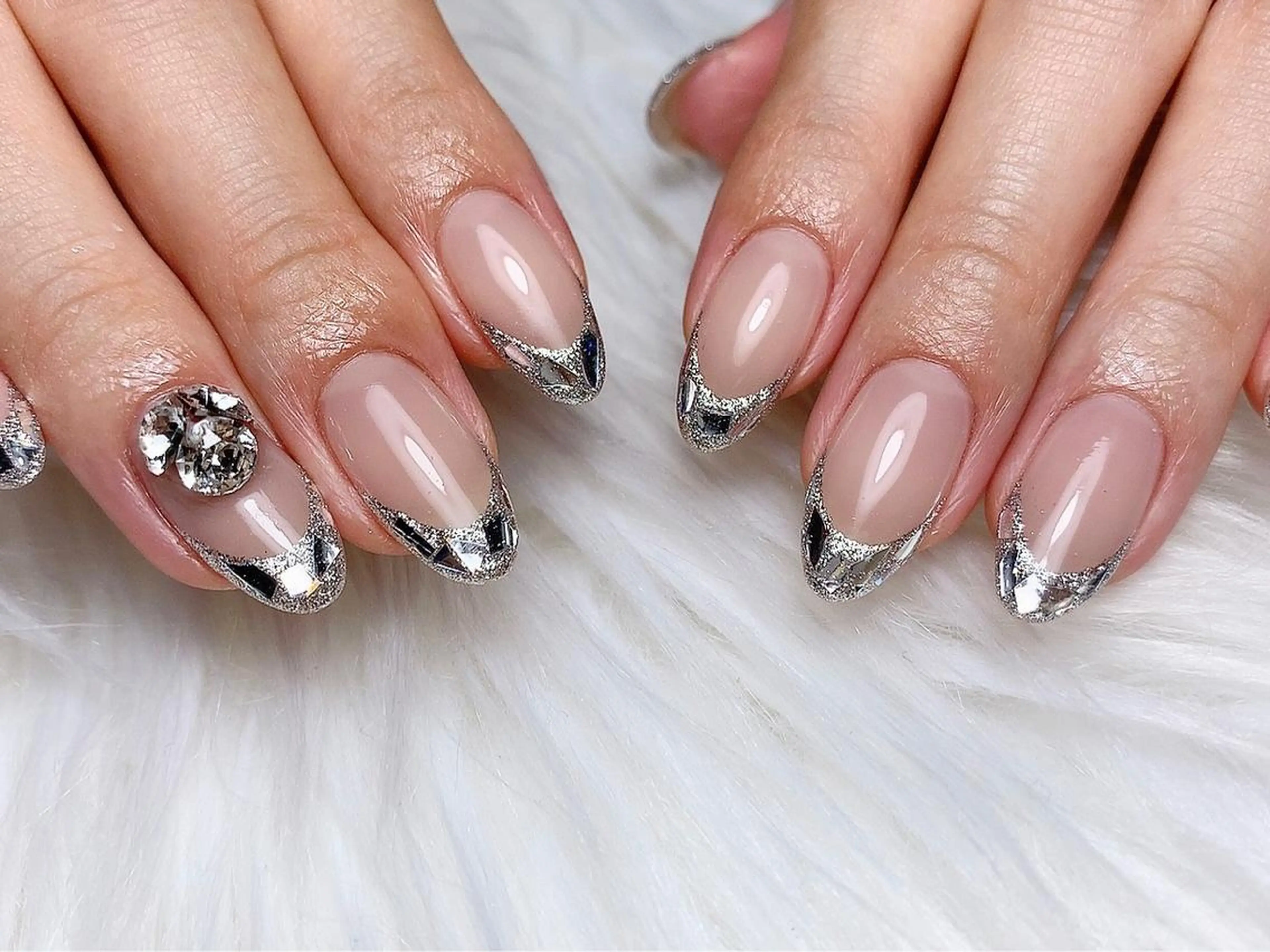 ガラスフレンチネイルの写真