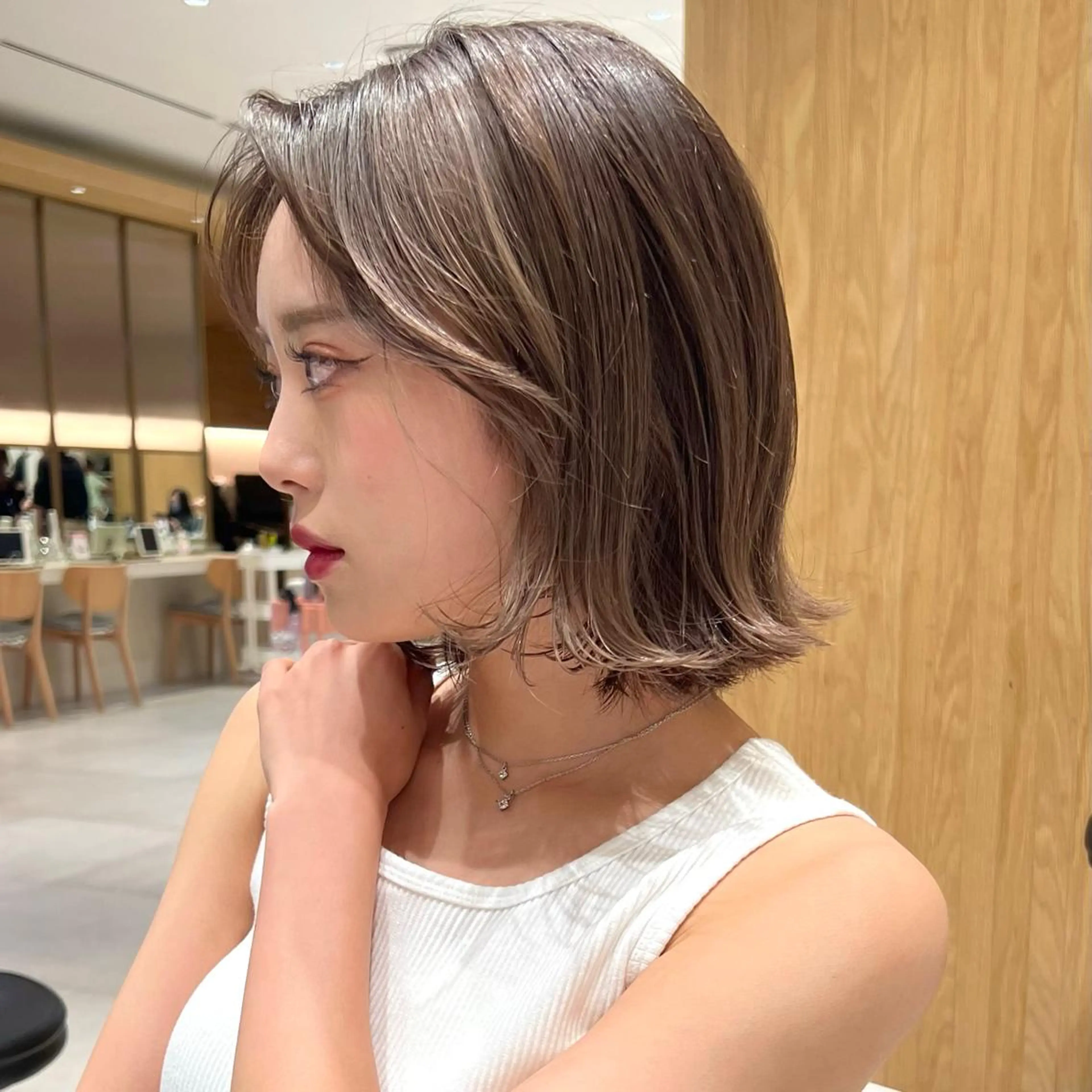 ミディアム カラー ベージュカラー 透明感カラー グレージュ ボブ ヘアカラー トリートメント ヘアセット レイヤー専門家 ダブルカラー修のヘアスタイル