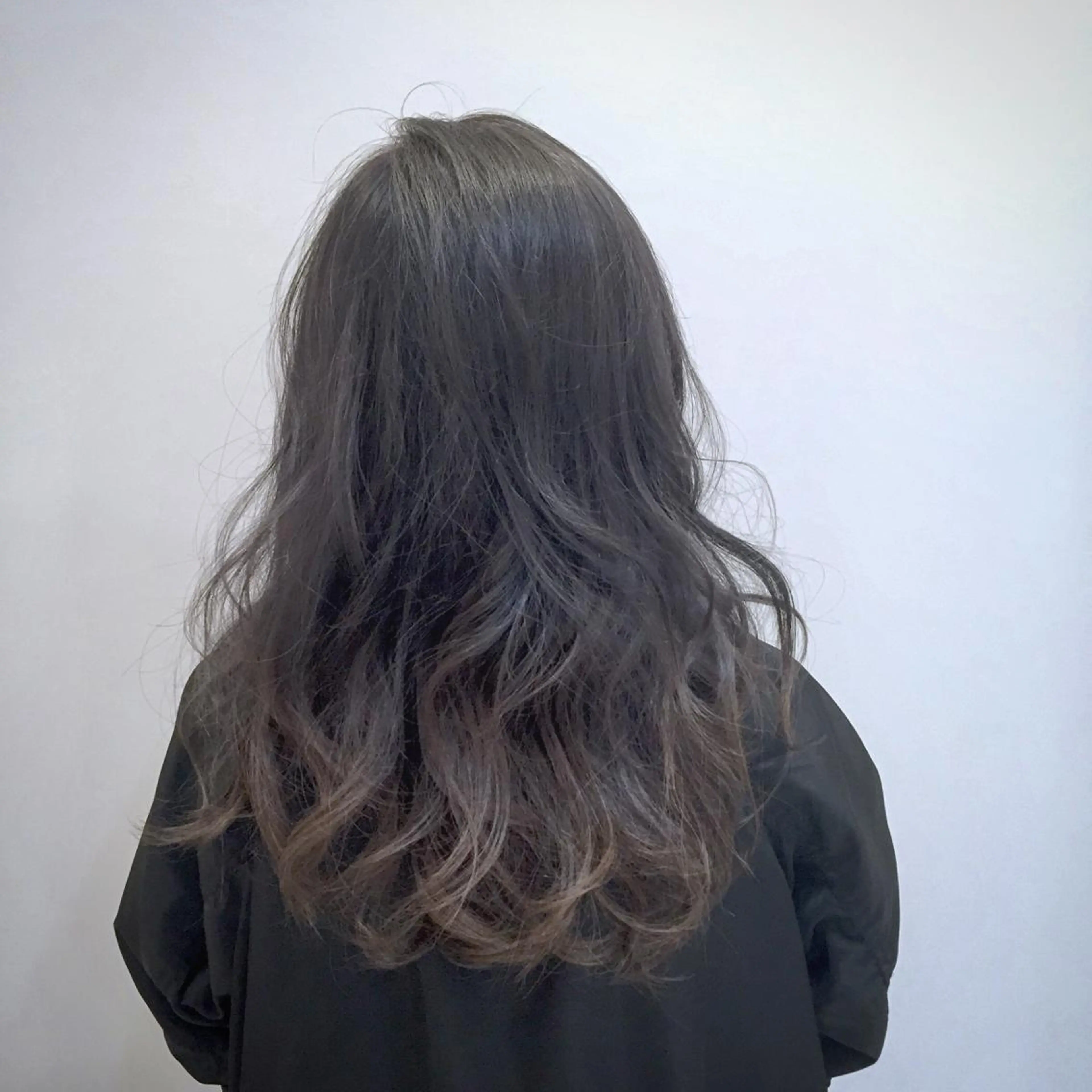 セミロング カラー グラデーションカラー 外国人風カラー ハイトーン×髪質改善 KENTAのヘアスタイル