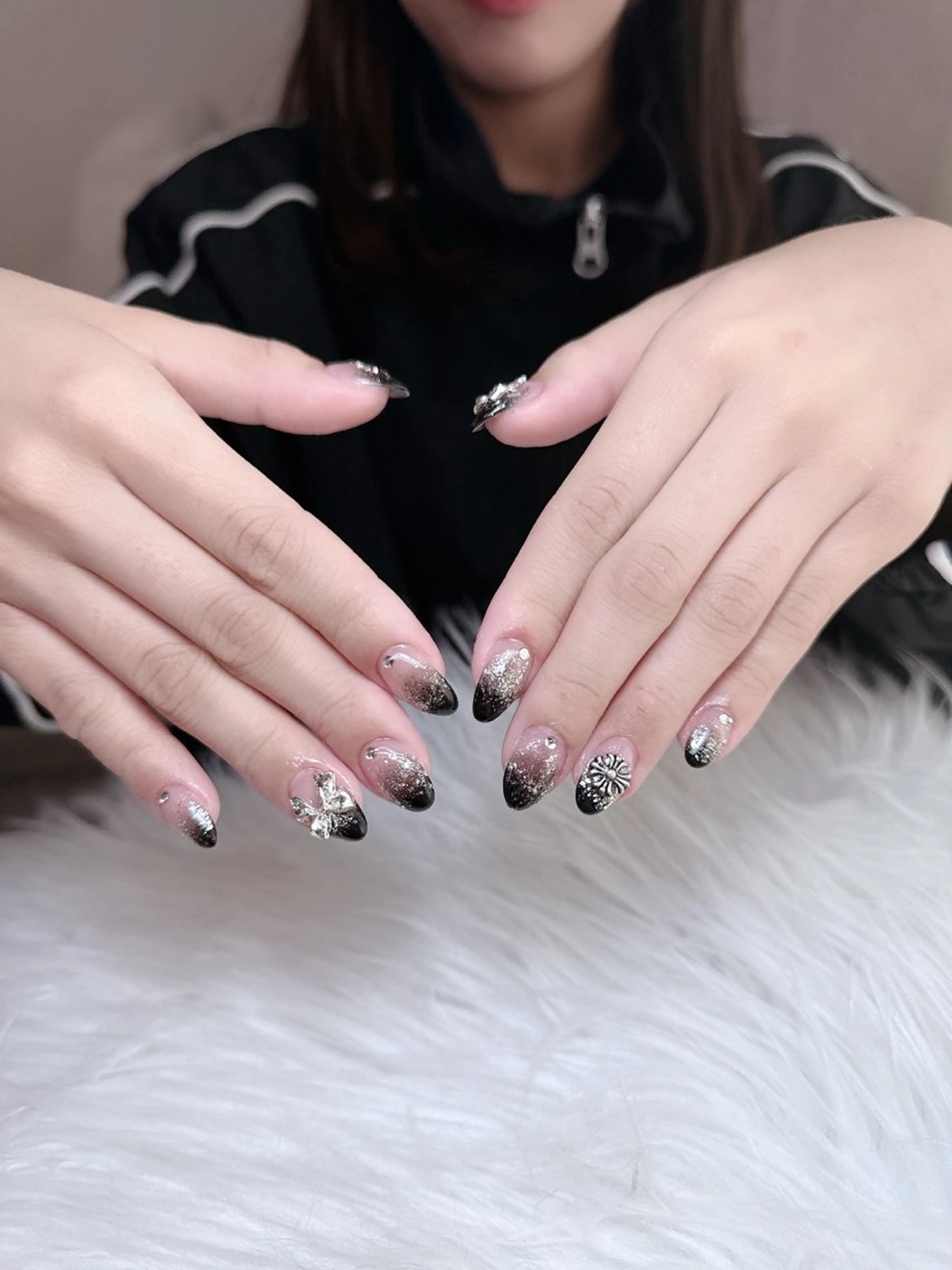 ネイル チークネイル ジェルネイル キラキラネイル 韓国ネイル マグネットネイル ハンドネイル viet phe所属・Vp ネイルのネイルデザイン