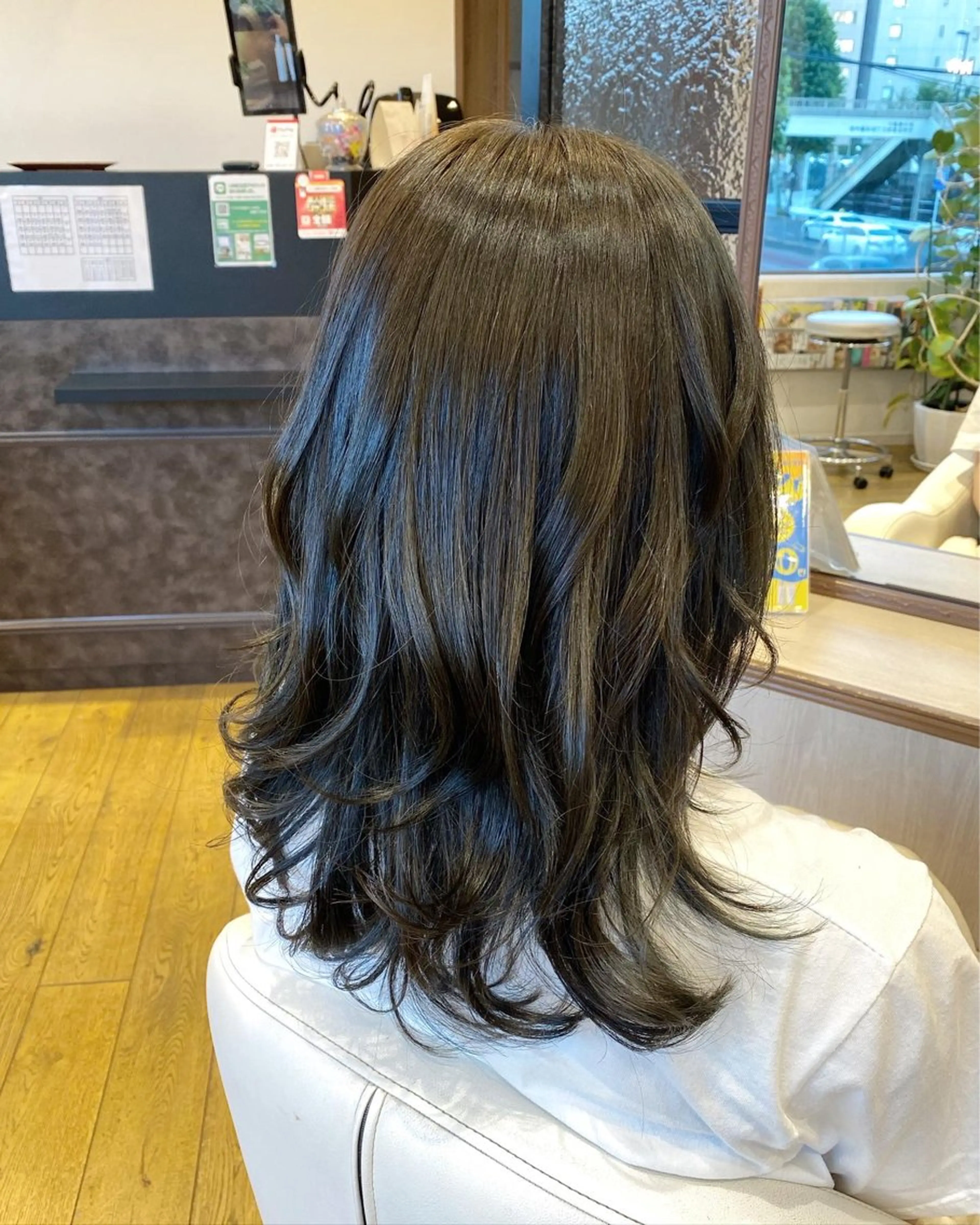 ロング カット ヘアカラー トリートメント 艶感🫧透明感カラー YUKARIのヘアスタイル