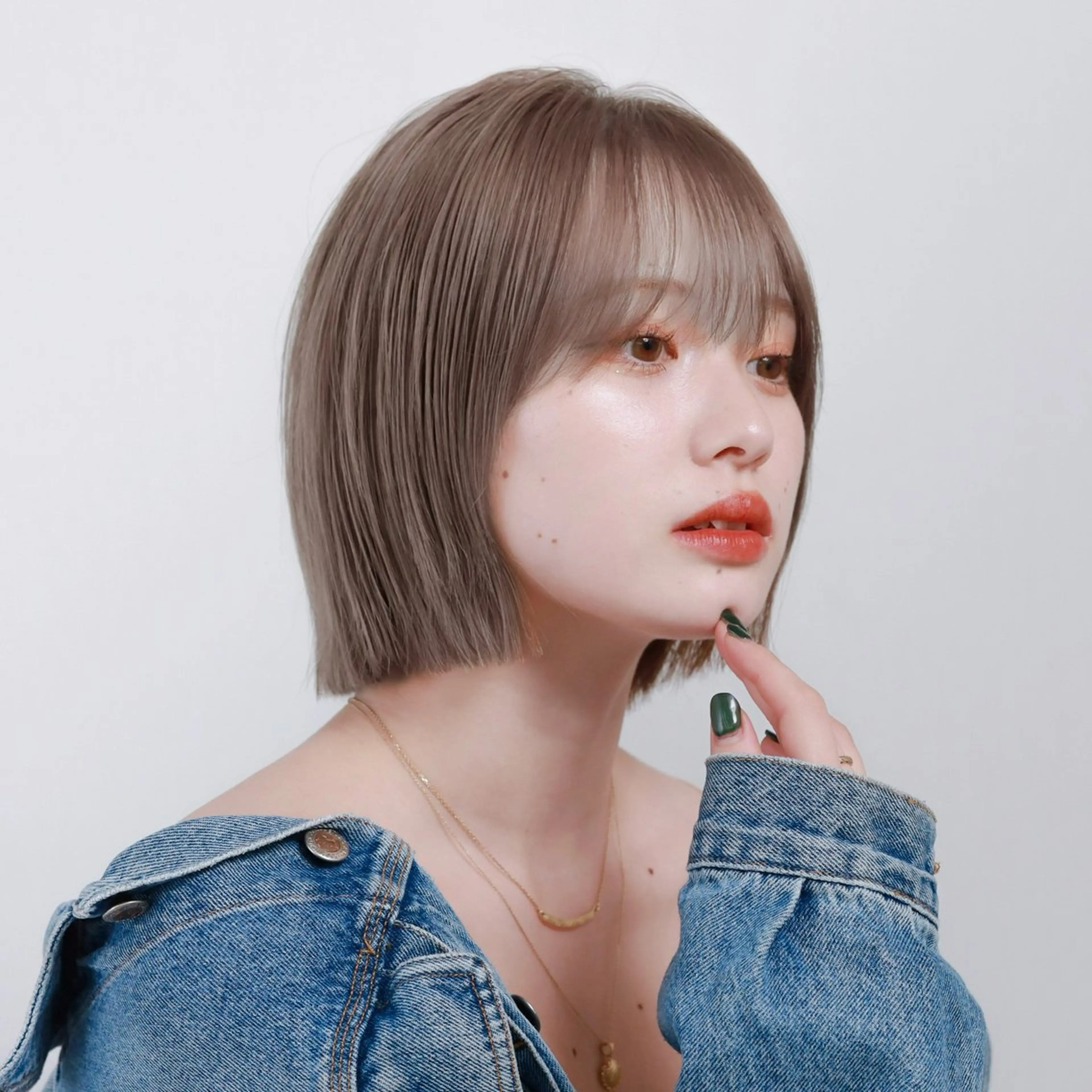 ショート カラー 切りっぱなしボブ ベージュカラー ブリーチ 透明感カラー ハイトーンカラー 柔らかいレイヤー🌿 大人ヘア/みっきーのヘアスタイル