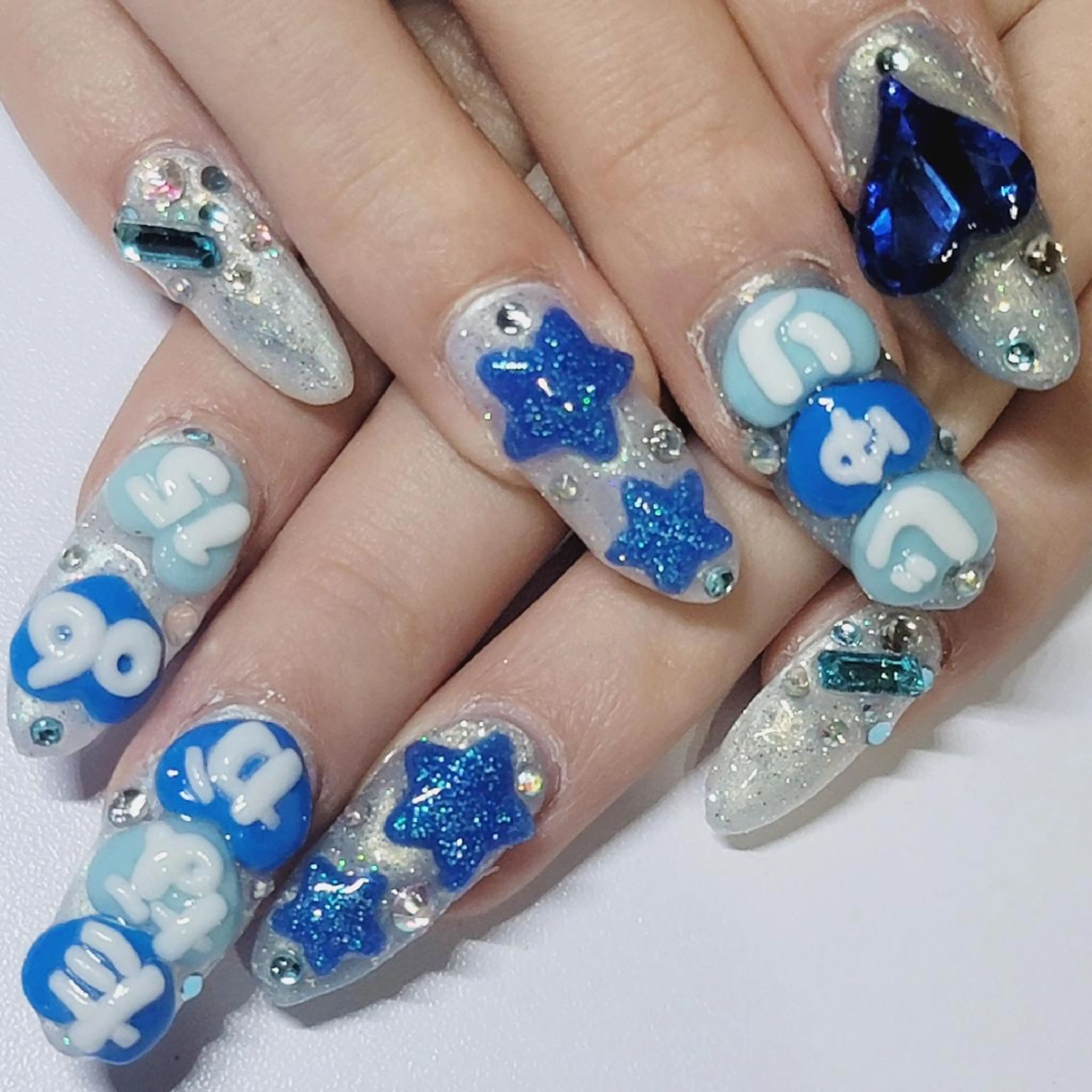 ネイル アートネイル ブルー ハート ラメ(グリッター) ホワイト ハンドネイル よしだ ひろきのネイルデザイン