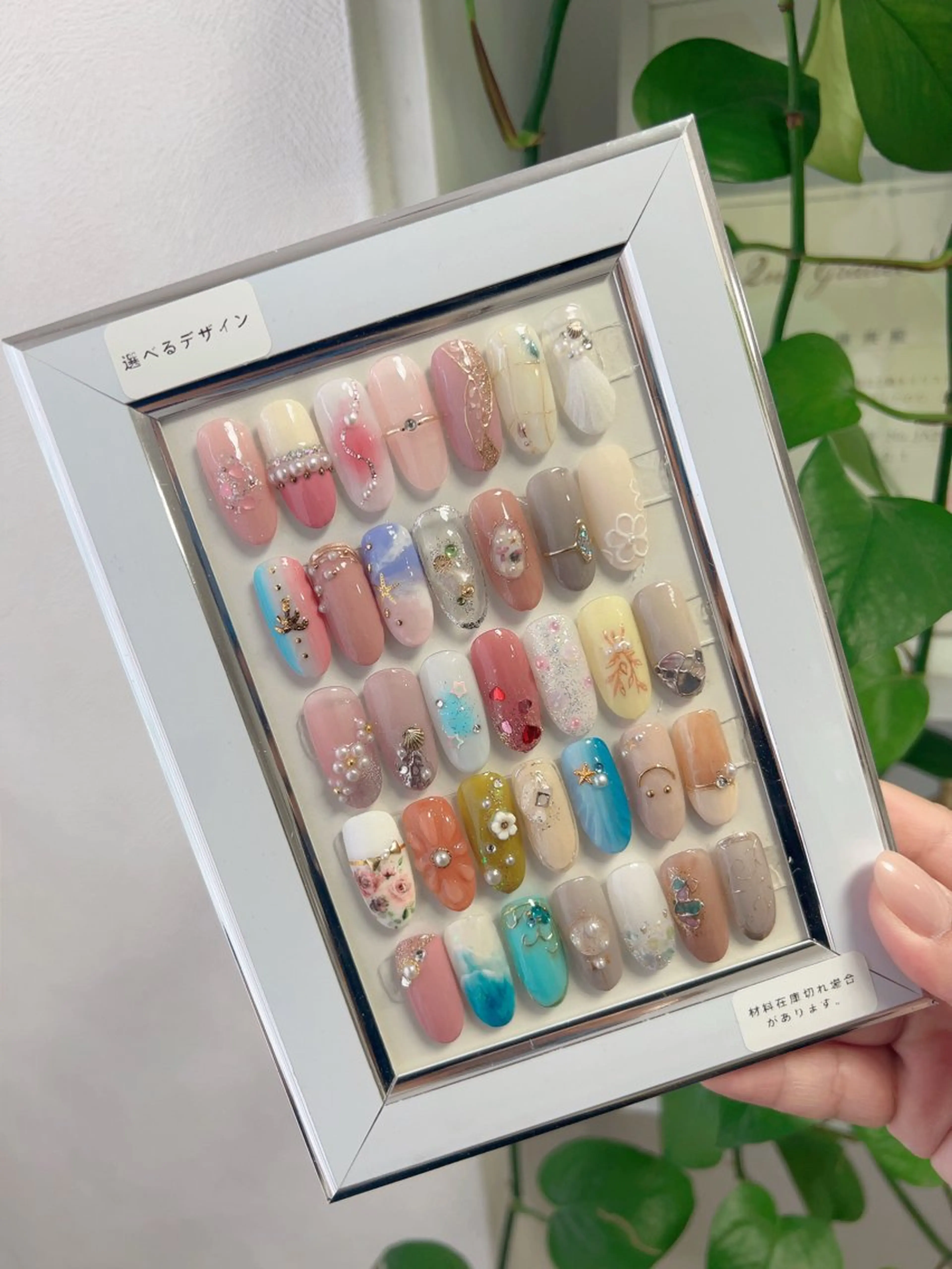 💛選べるワンポイントネイル💅ケア込み、初回ソフトジェルオフ無料🆓、両手🙌4本まで選べます。の写真