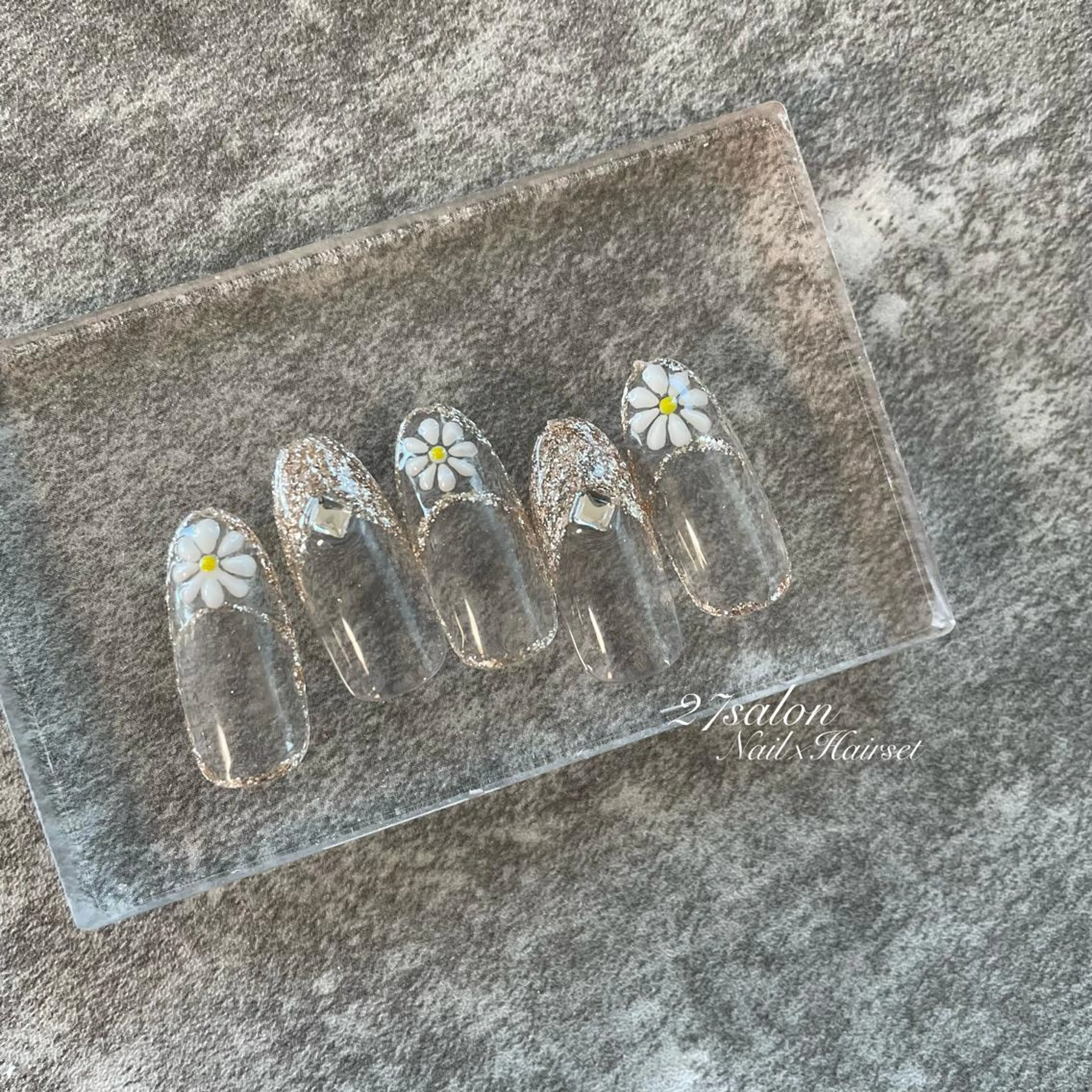 ネイル フラワーネイル フレンチネイル ラメ(グリッター) 27salon yuinaのネイルデザイン