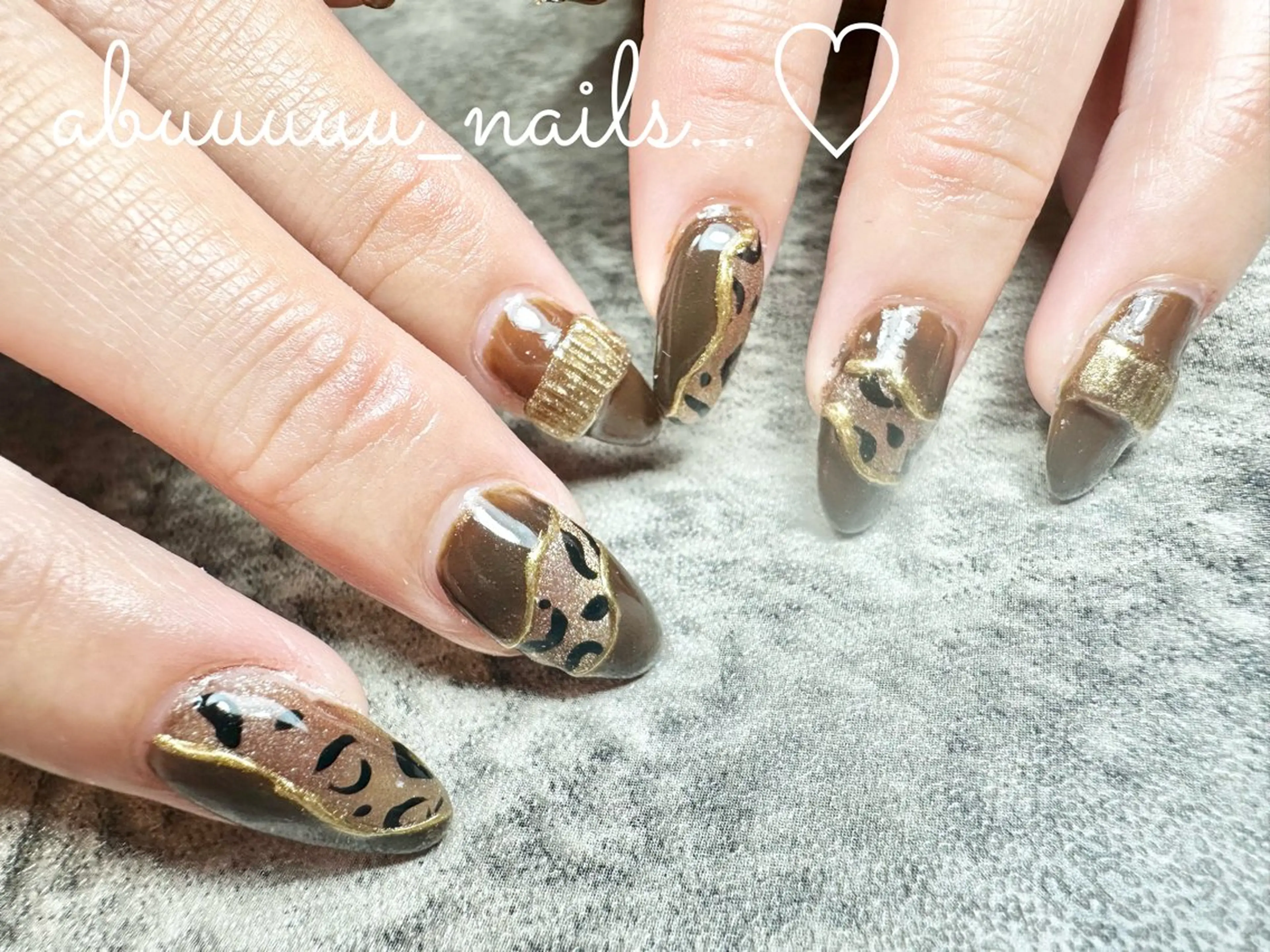 ネイル アニマル柄 マグネットネイル ニュアンスネイル ハンドネイル abuuuuu nailsのネイルデザイン