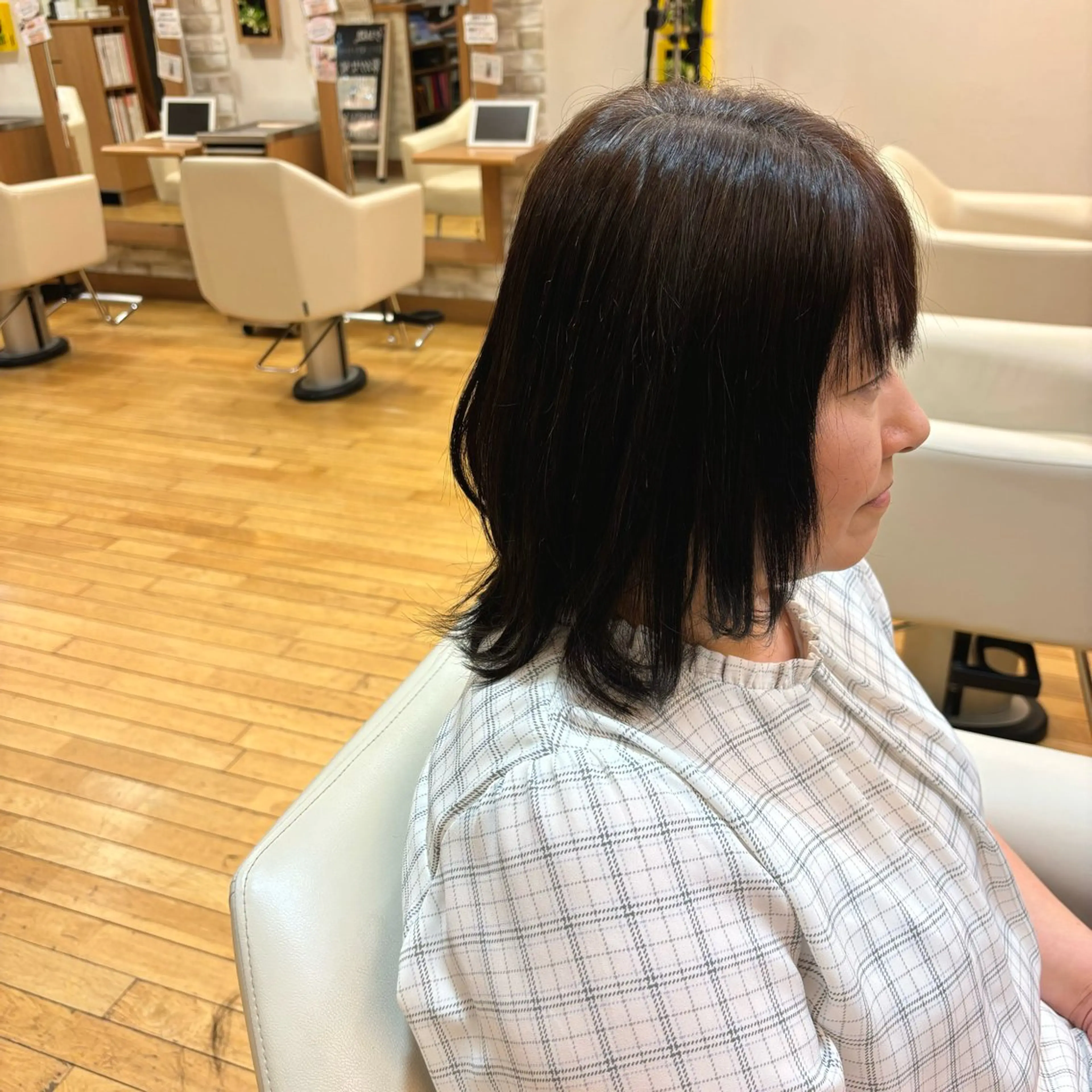 ミディアム ミディアムレイヤー レイヤーカット ✧elpatio✧︎ 小出紗羅のマツエク・マツパデザイン