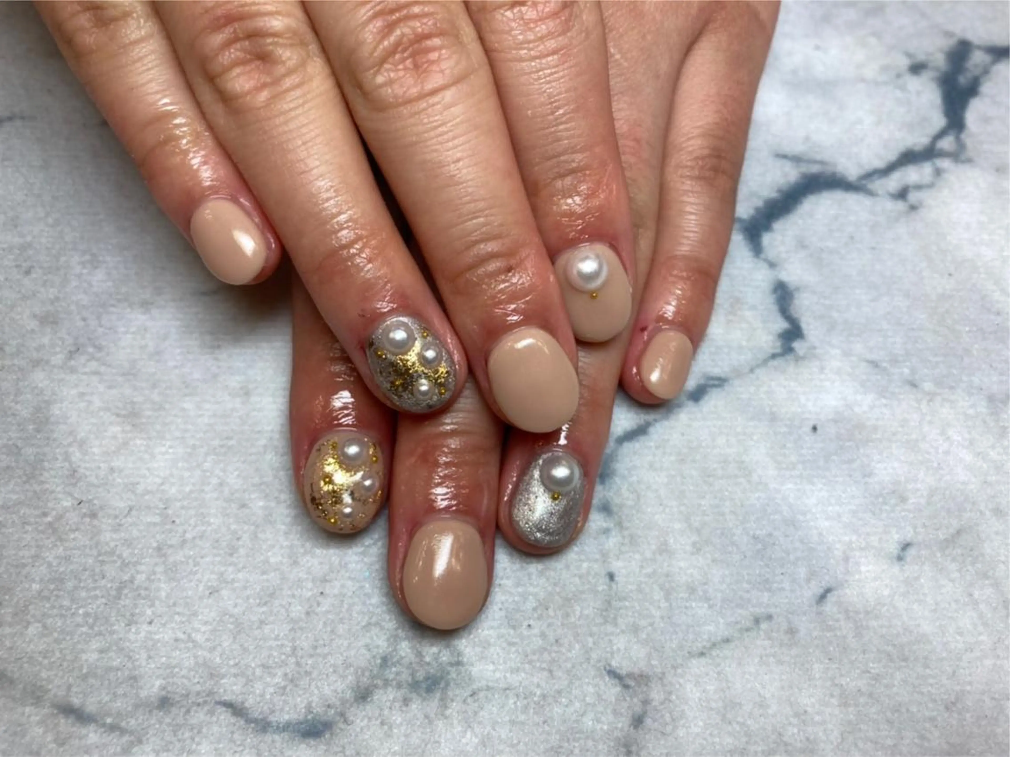 ネイル ネイルリボン 受付スタッフのネイルデザイン