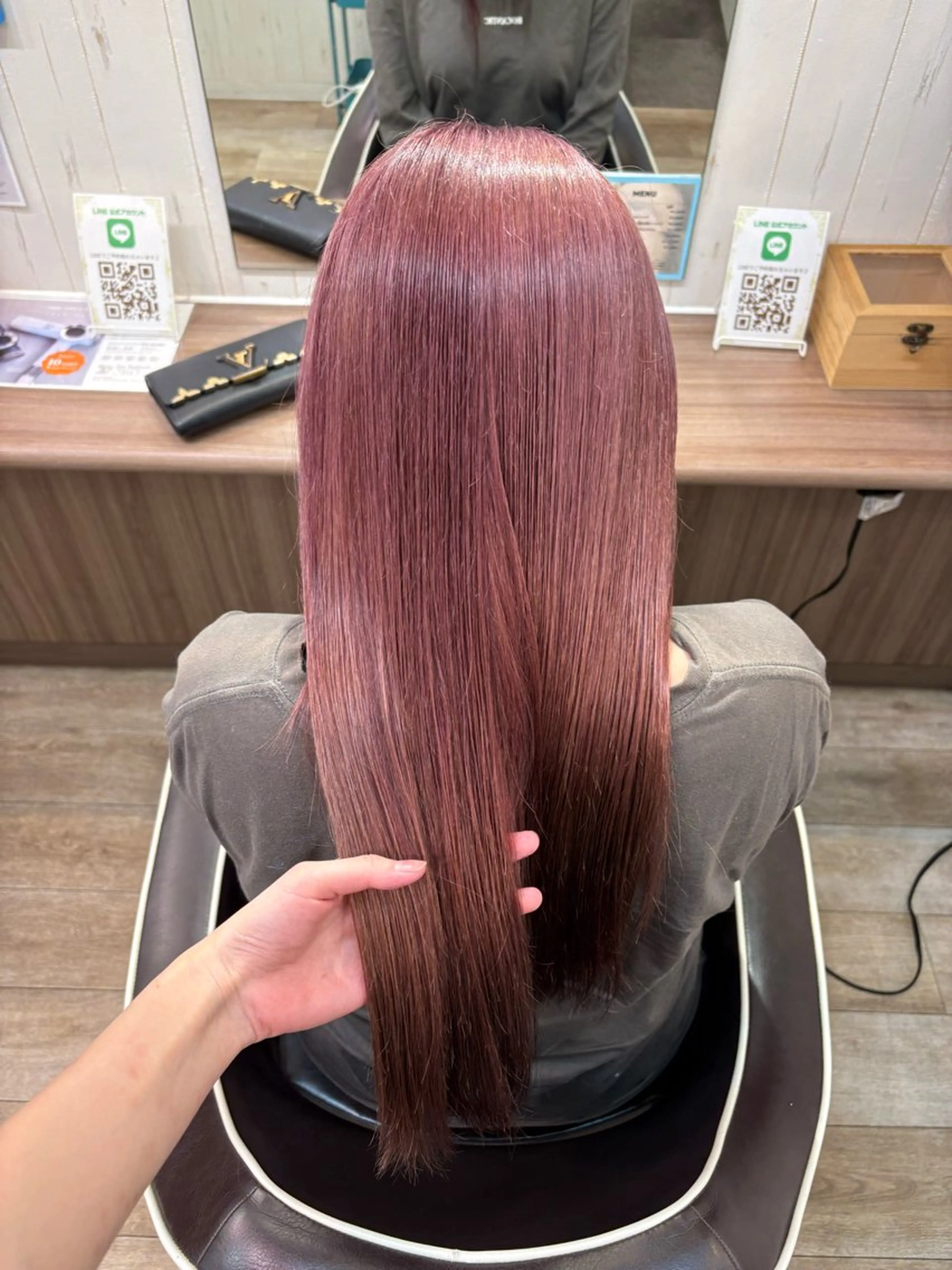 ロング カラー ベージュカラー ブリーチ ピンクカラー ピンクベージュ ヘアカラー トリートメント vict hair所属・新倉 舞のヘアスタイル