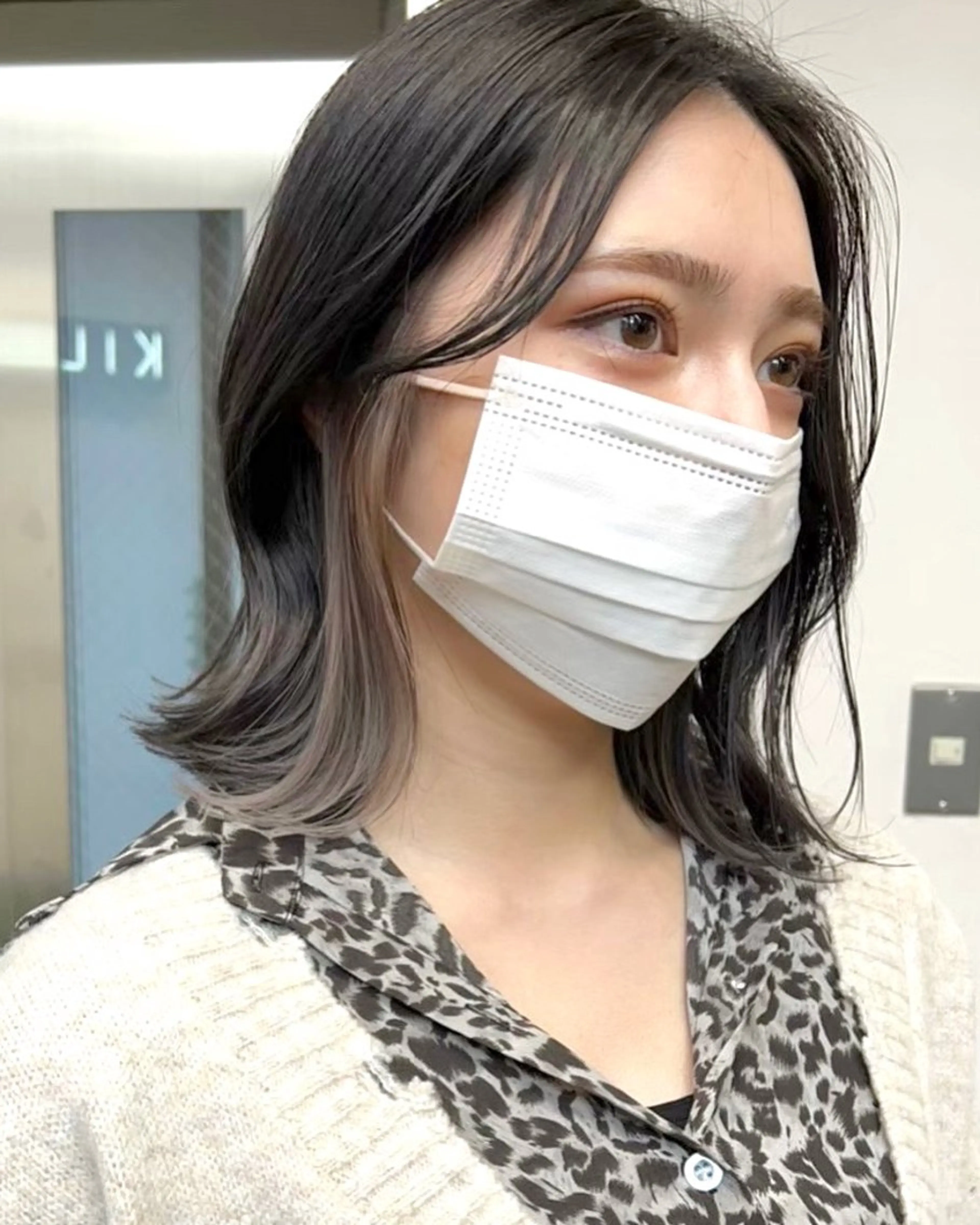 ミディアム カラー ベージュカラー インナーカラー ホワイトベージュ トリートメント RYOSUKE ハイトーンのヘアスタイル