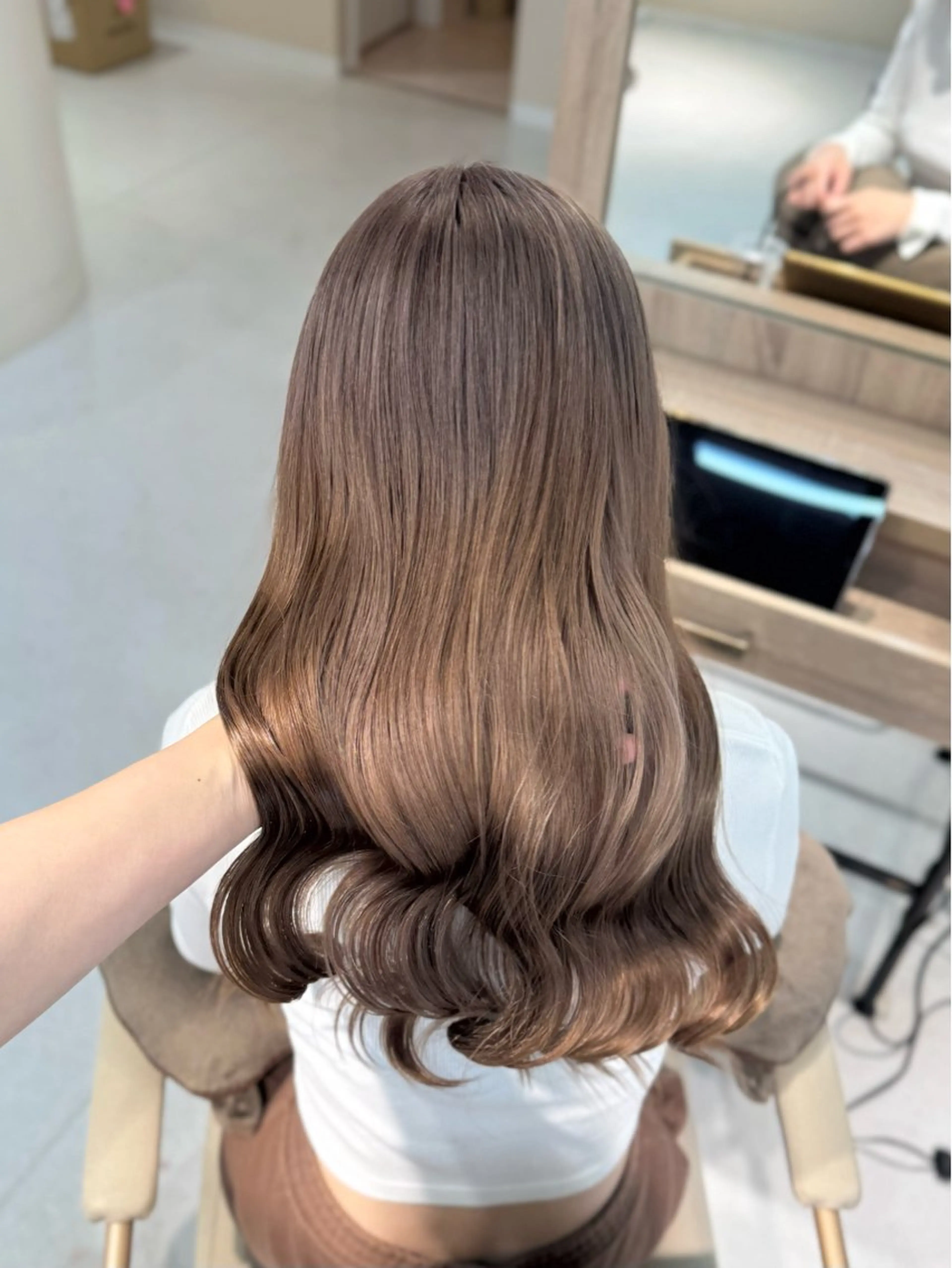 ロング カラー ベージュカラー ブリーチ ミルクティーベージュ ヘアカラー jupreÿ 𝒔𝒂𝒚𝒂🍓のヘアスタイル