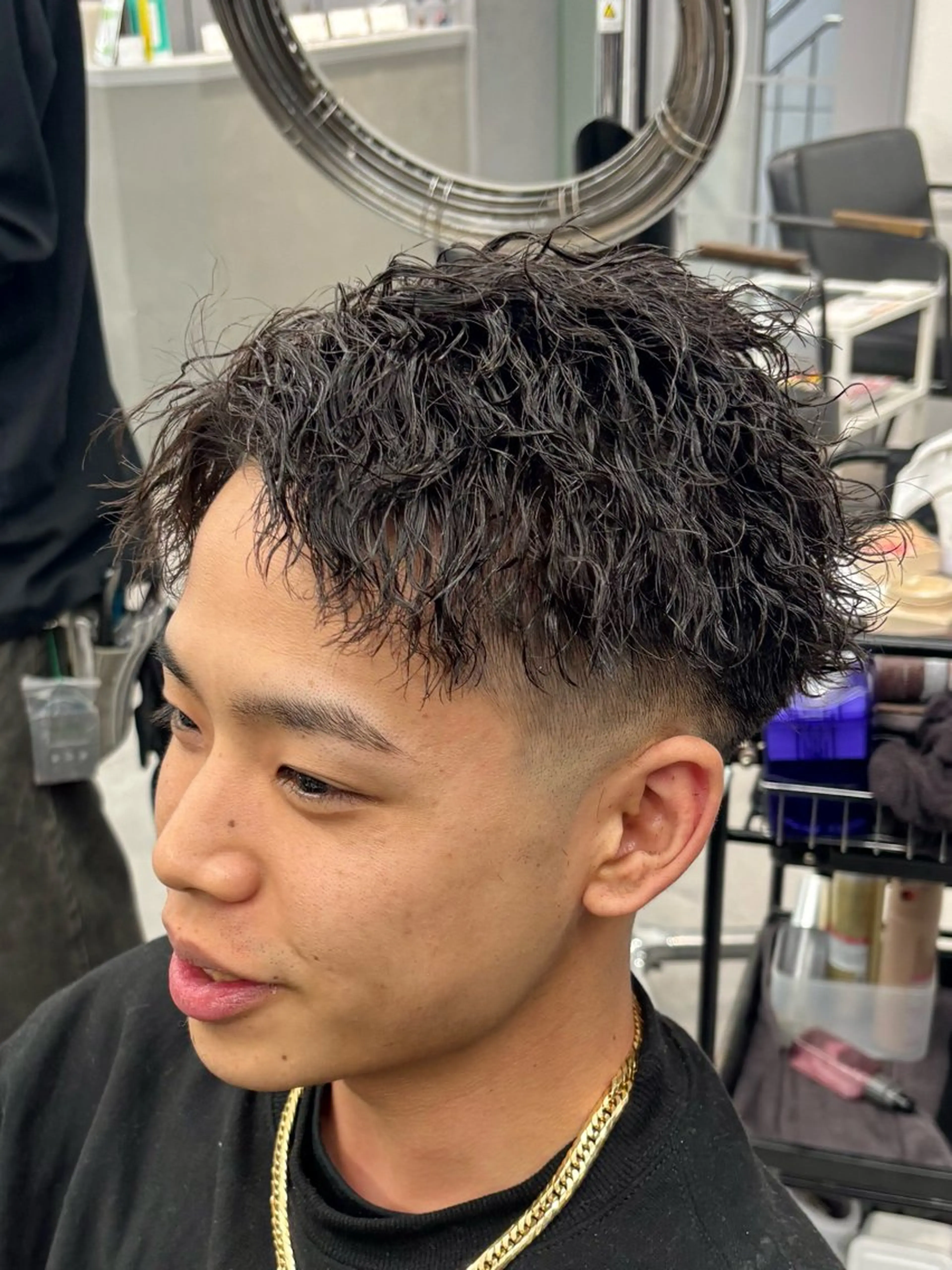 パーマ メンズ フェードカット メンズベリーショート カット パーマ 【ØVARL】🦁 メンズパーマ/レオのヘアスタイル