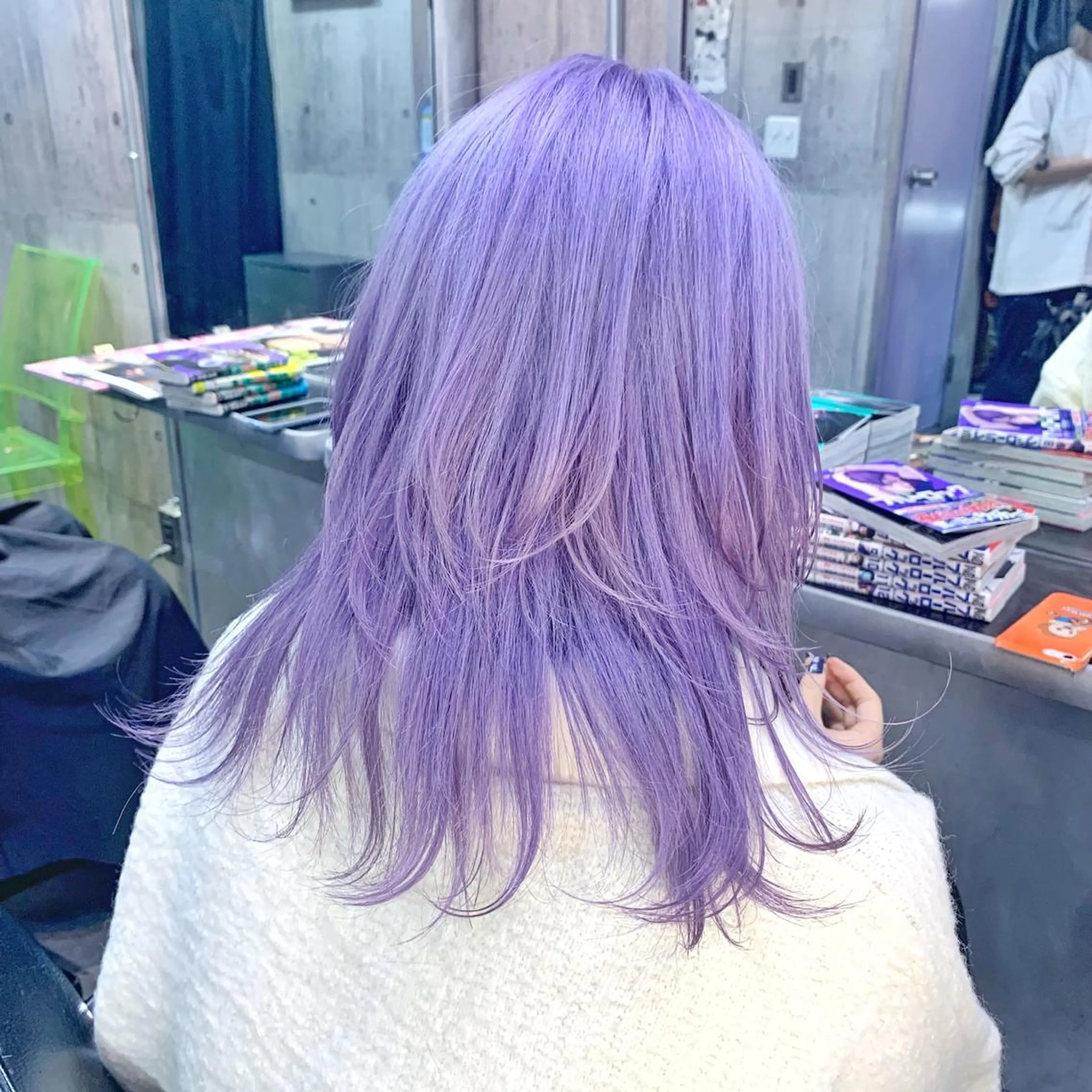 セミロング カラー パープルカラー ウルフカット ホワイト&レイヤーカ ットエクステ長畠俊輔のヘアスタイル