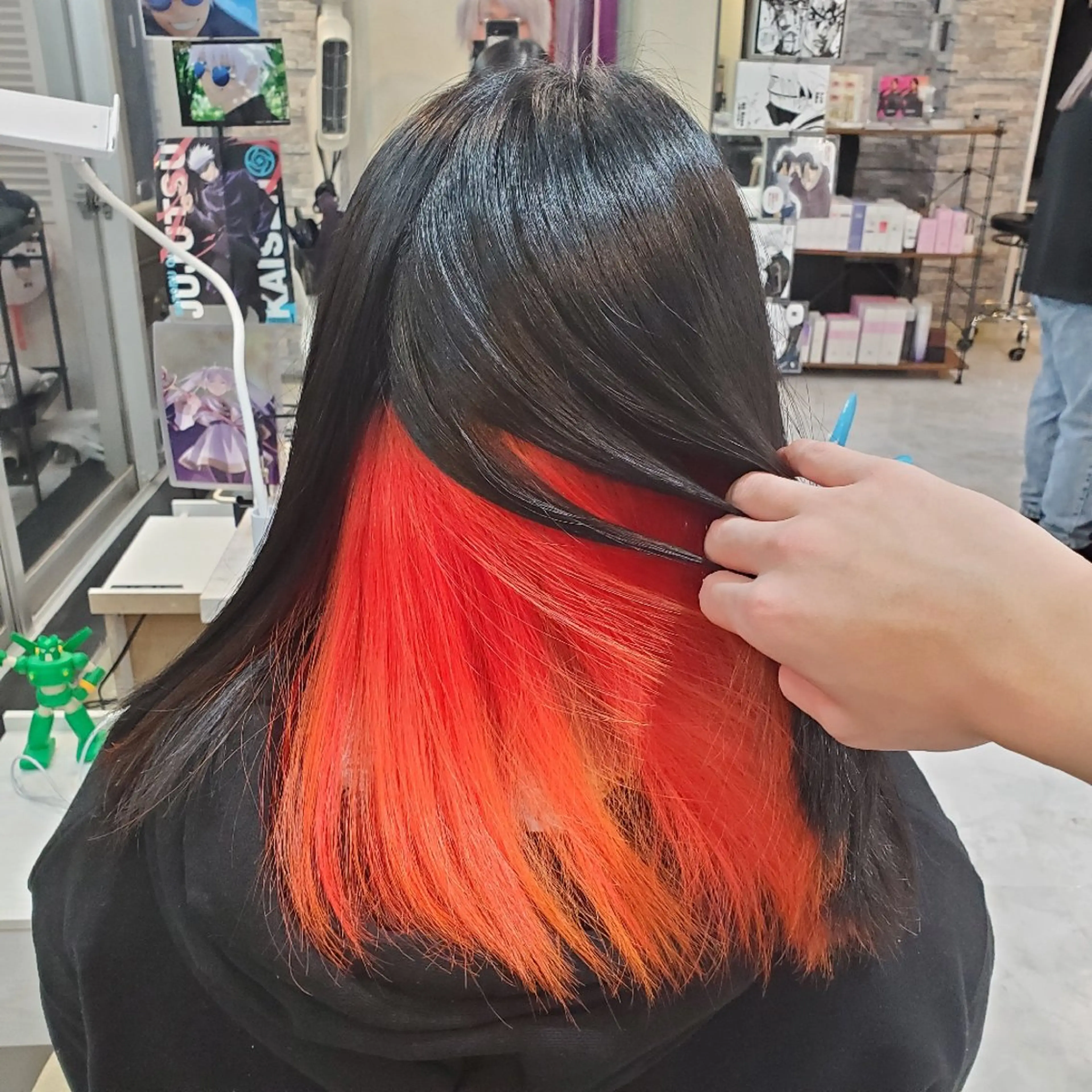 セミロング カラー デザインカラー グラデーションカラー ハイトーンカラー インナーカラー オレンジ ヘアカラー トリートメント 派手髪/ハイトーン/ エクステ✨ユウキのヘアスタイル