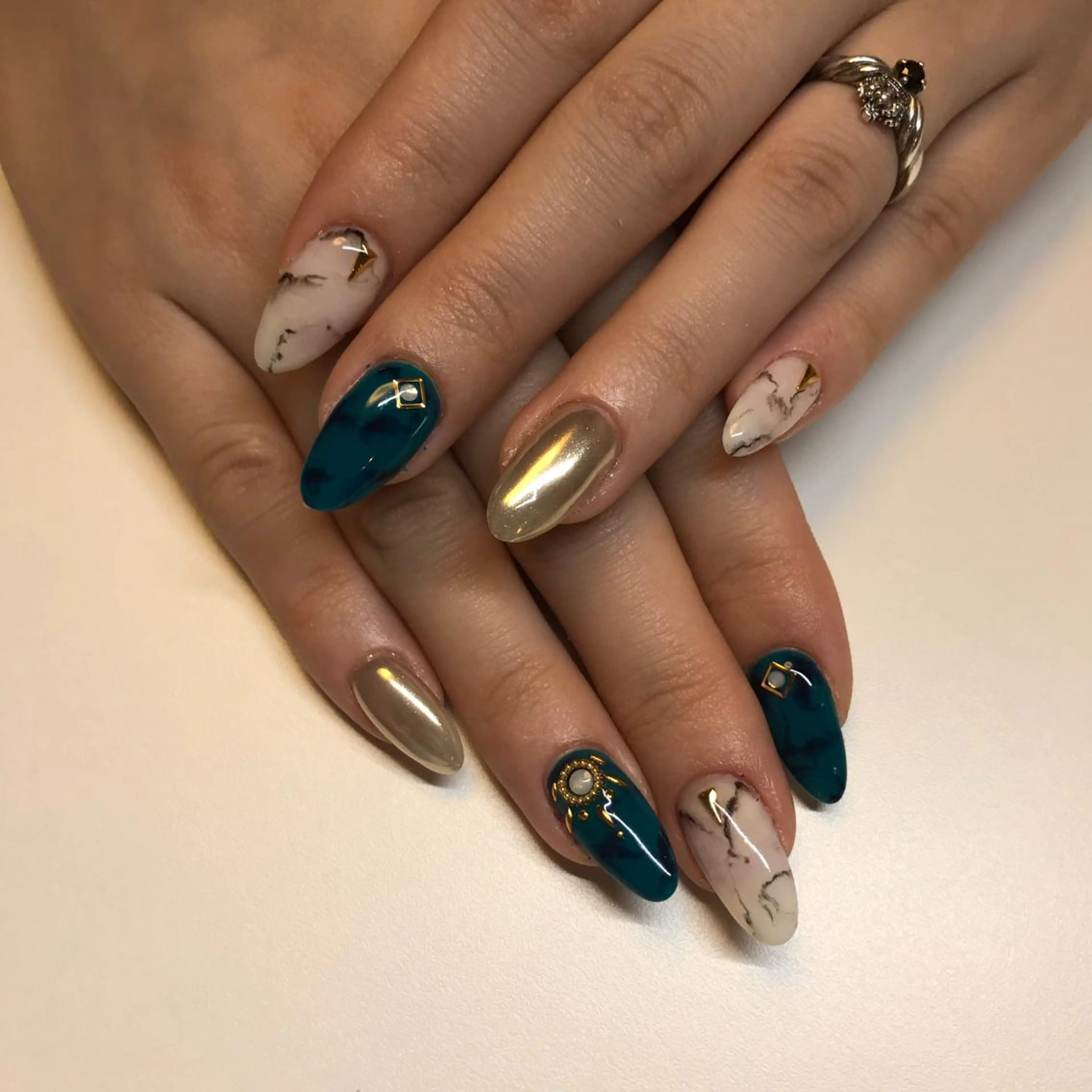 ネイル マツエク・マツパ ミラーネイル TheNext kitahorieのネイルデザイン