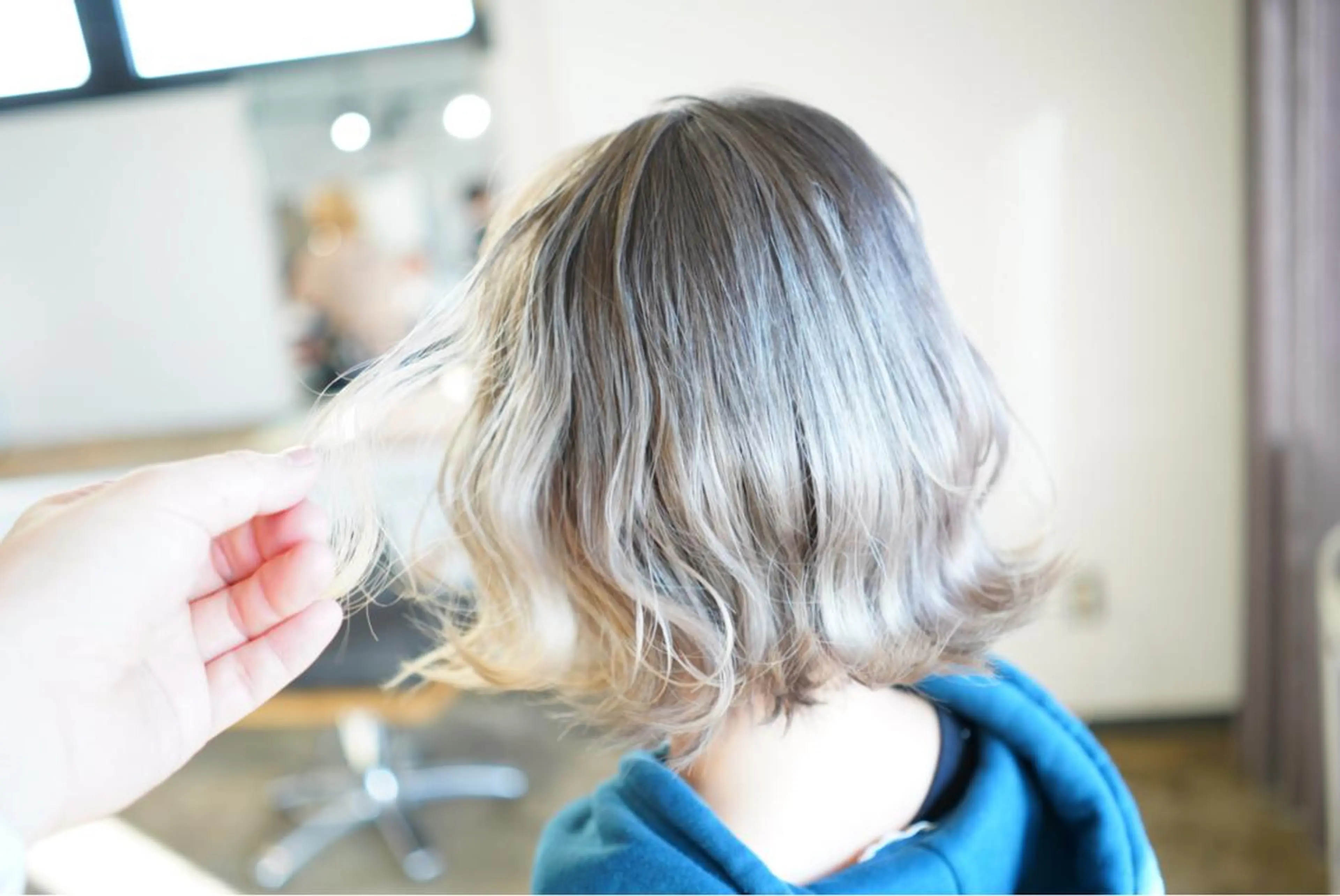 ミディアム カラー ブリーチ グラデーションカラー ヘアカラー トリートメント ハイトーン/レイヤー /ケアブリーチ石川治のヘアスタイル