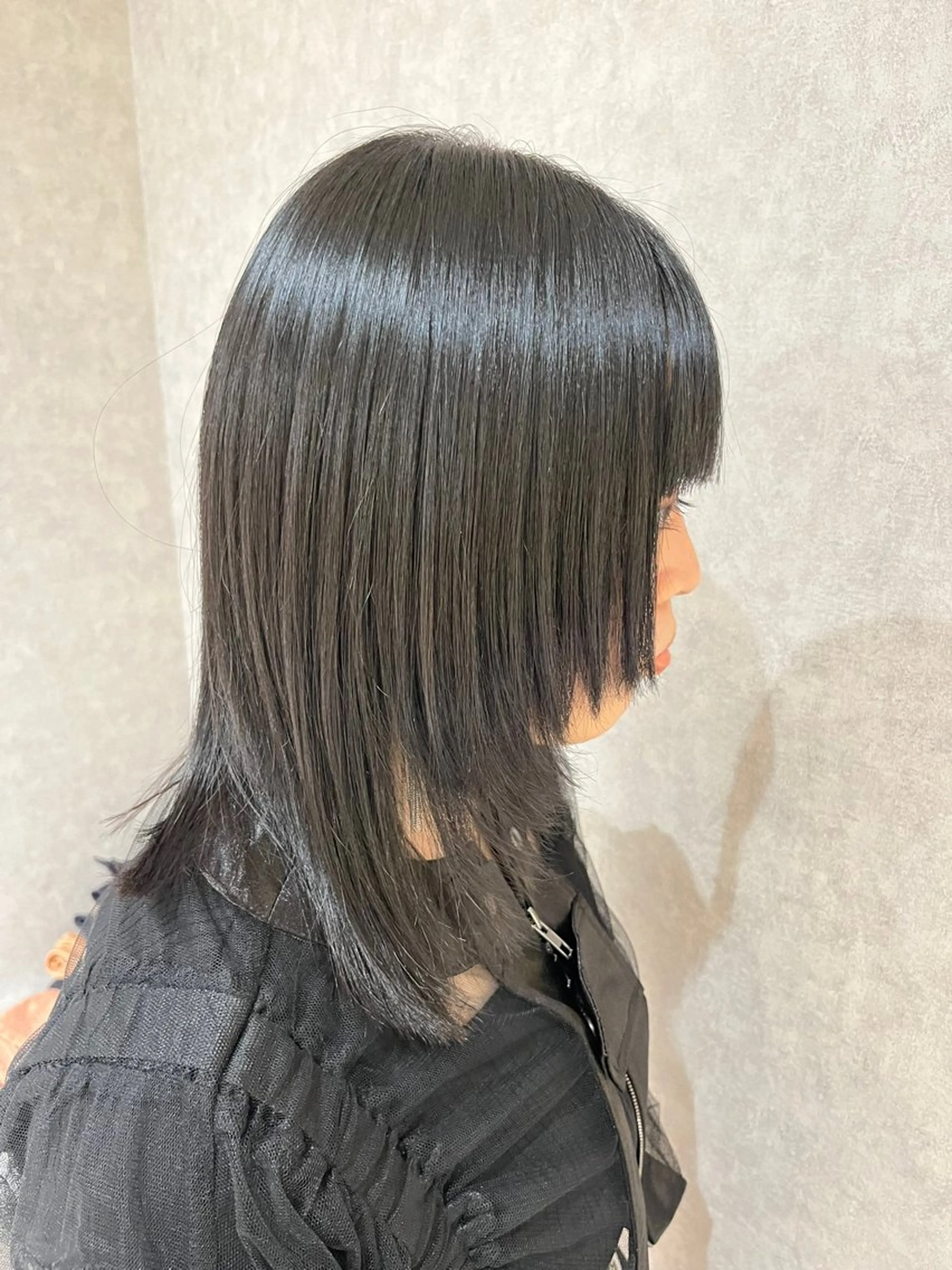 ミディアム 顔周りカット レイヤーカット みやもと しんのヘアスタイル
