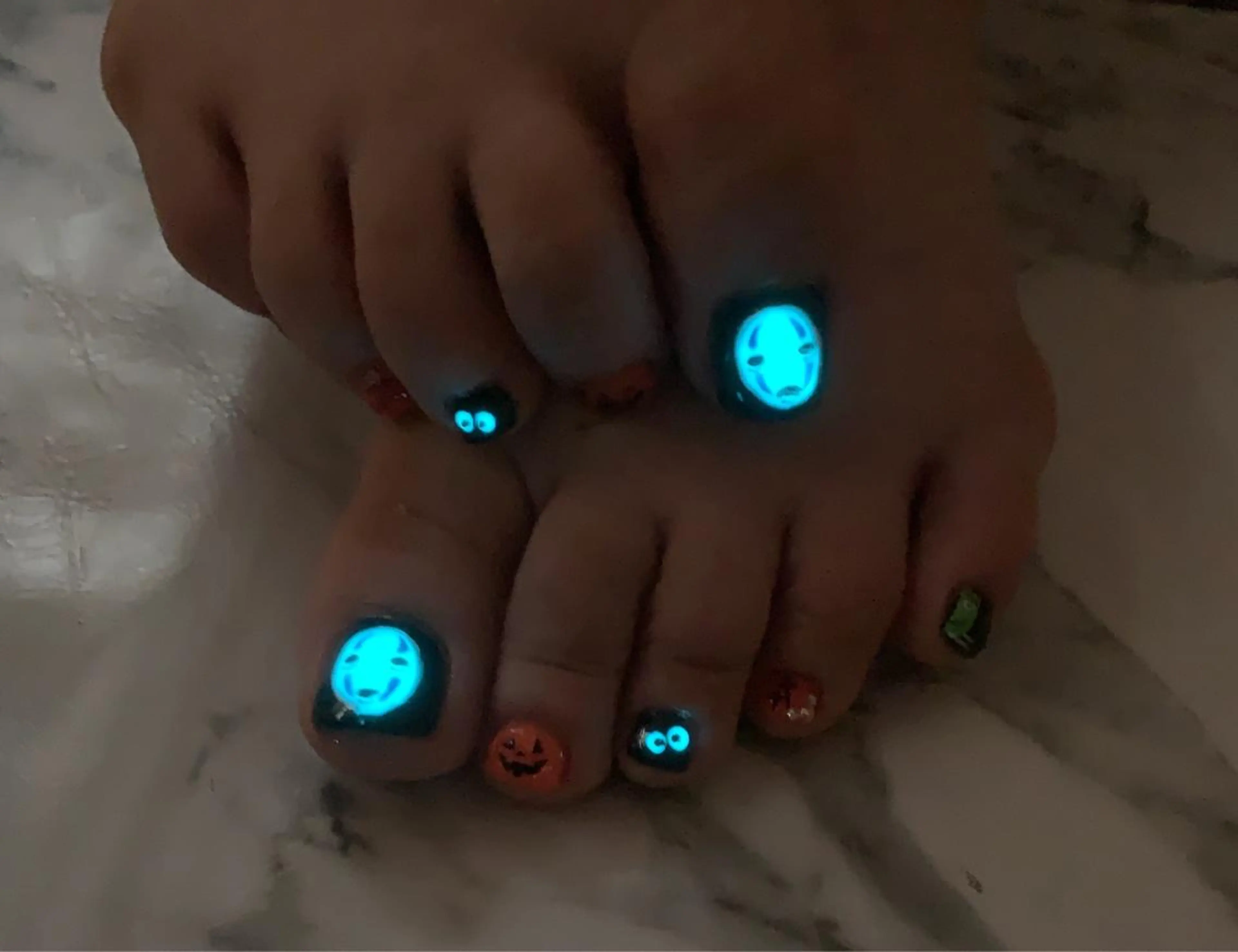 ネイル アニマル柄 アートネイル フットネイル ハロウィン ニュアンスネイル x.1.0.nail ♡Cのネイルデザイン