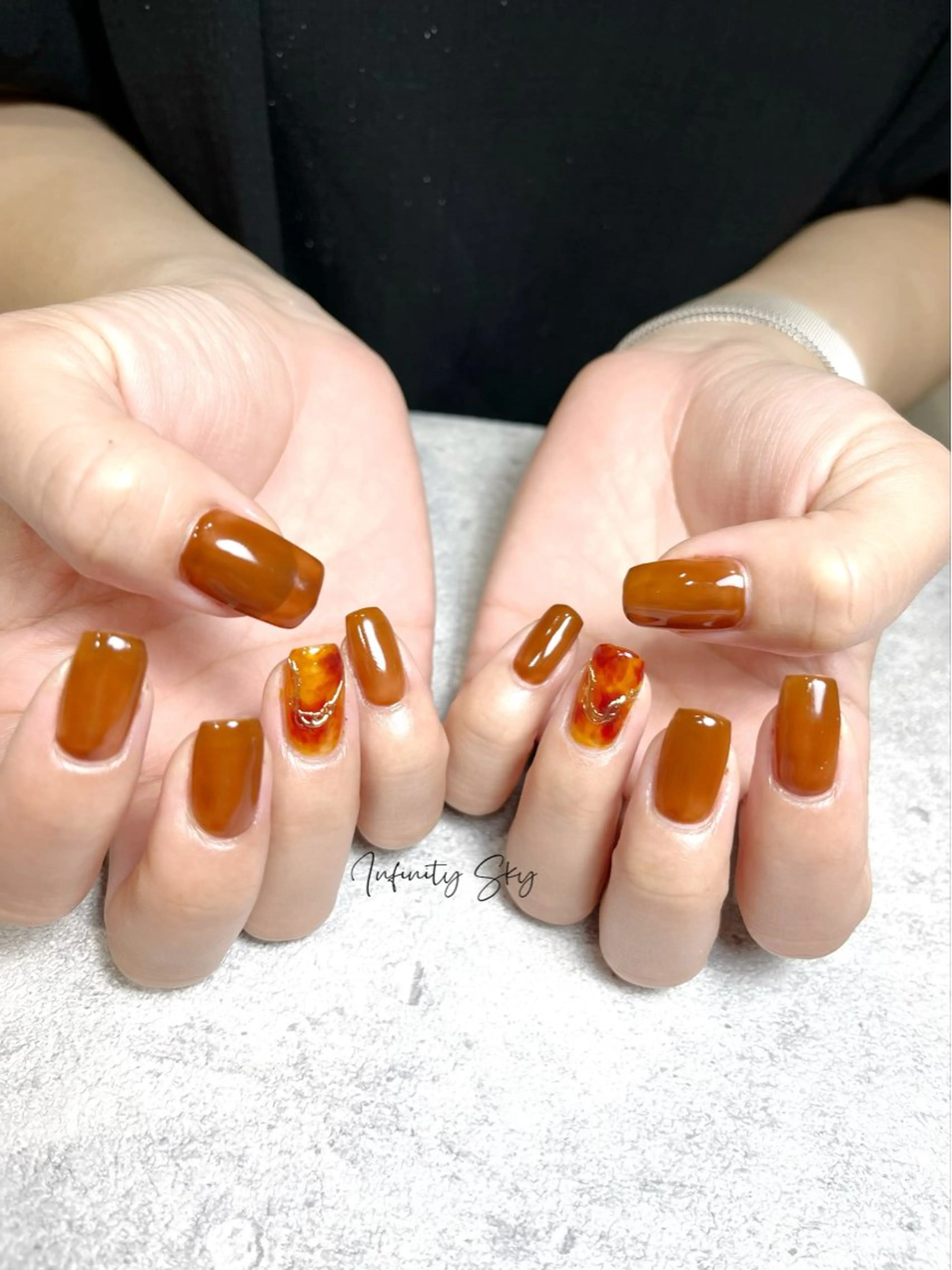 ネイル べっ甲ネイル ブラウン infinity skyのネイルデザイン