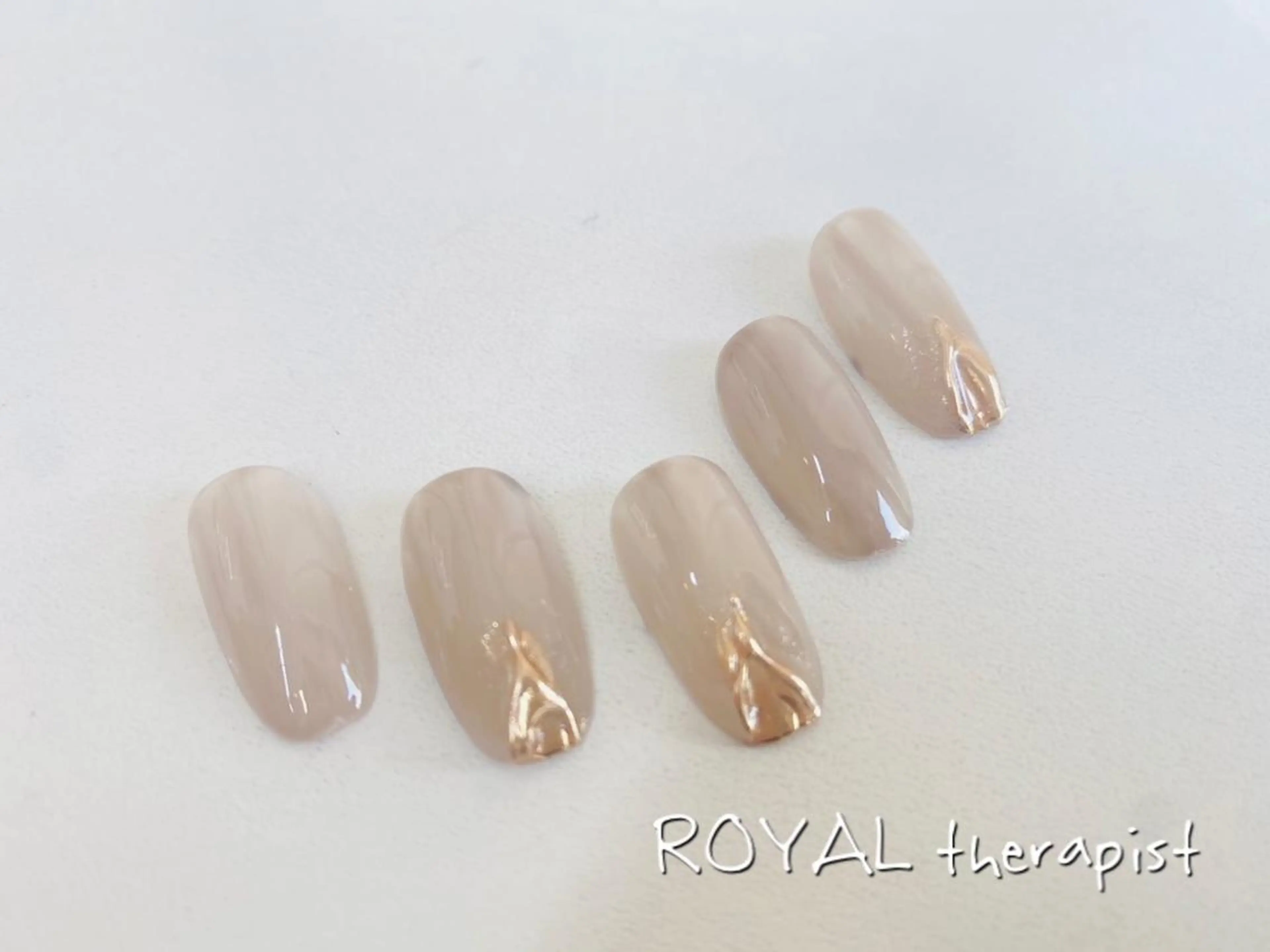 ネイル 【尾下】 ロイヤル•セラピストのネイルデザイン