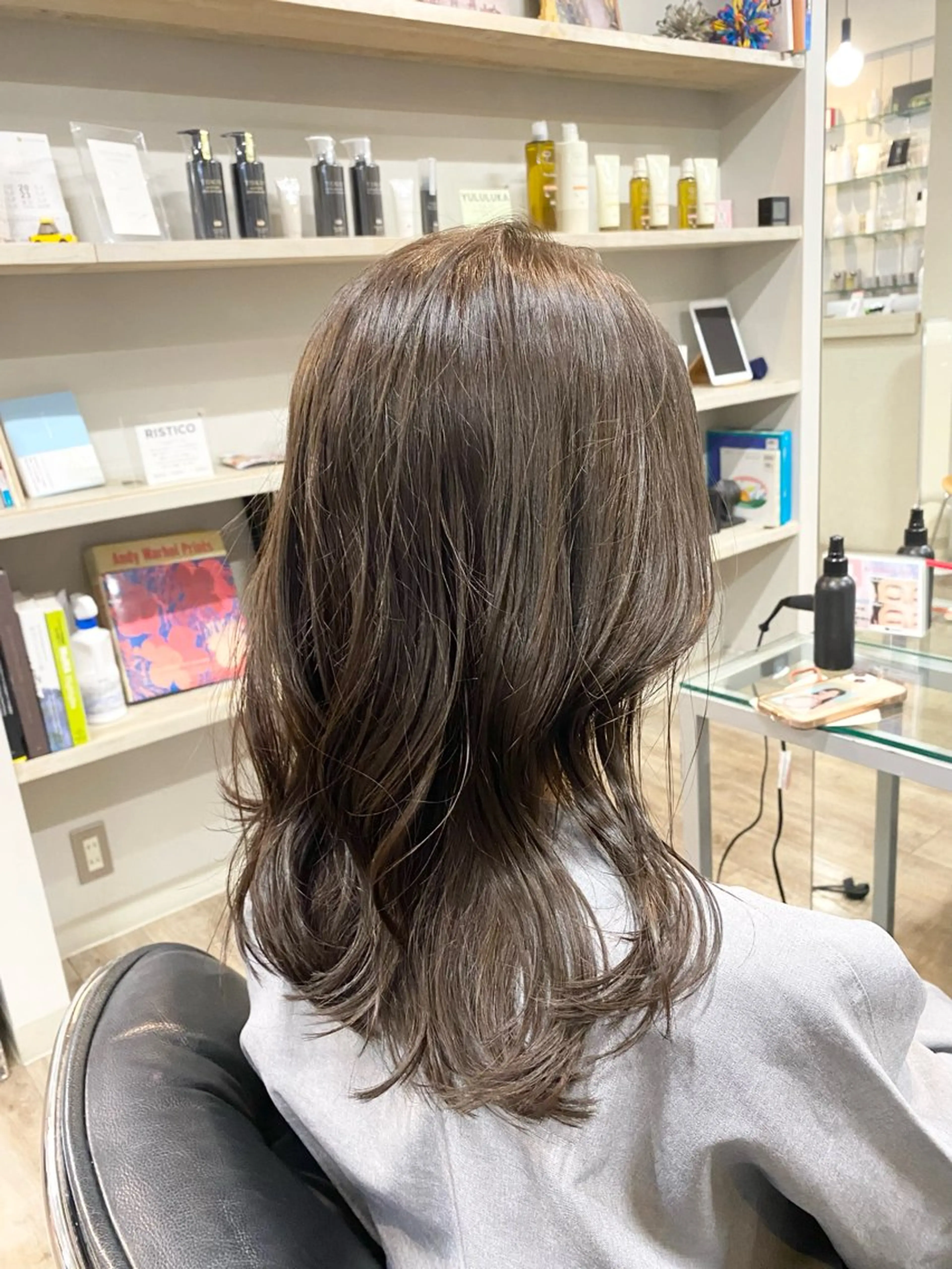 ミディアム カット ヘアカラー トリートメント パーマ・レイヤー 髪質改善・TANIのヘアスタイル