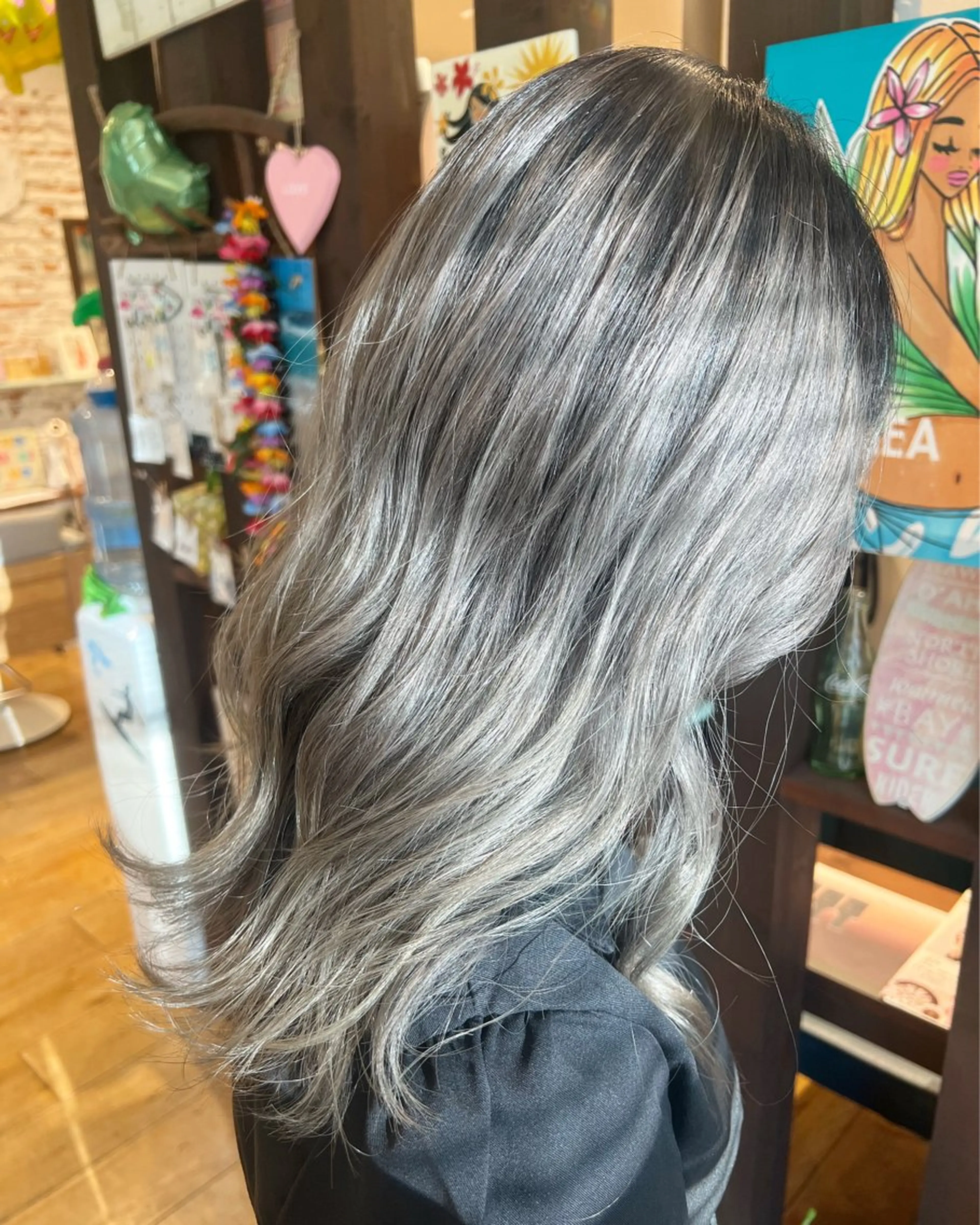 ロング ハイトーン/ ダブルカラー/透明感のヘアスタイル