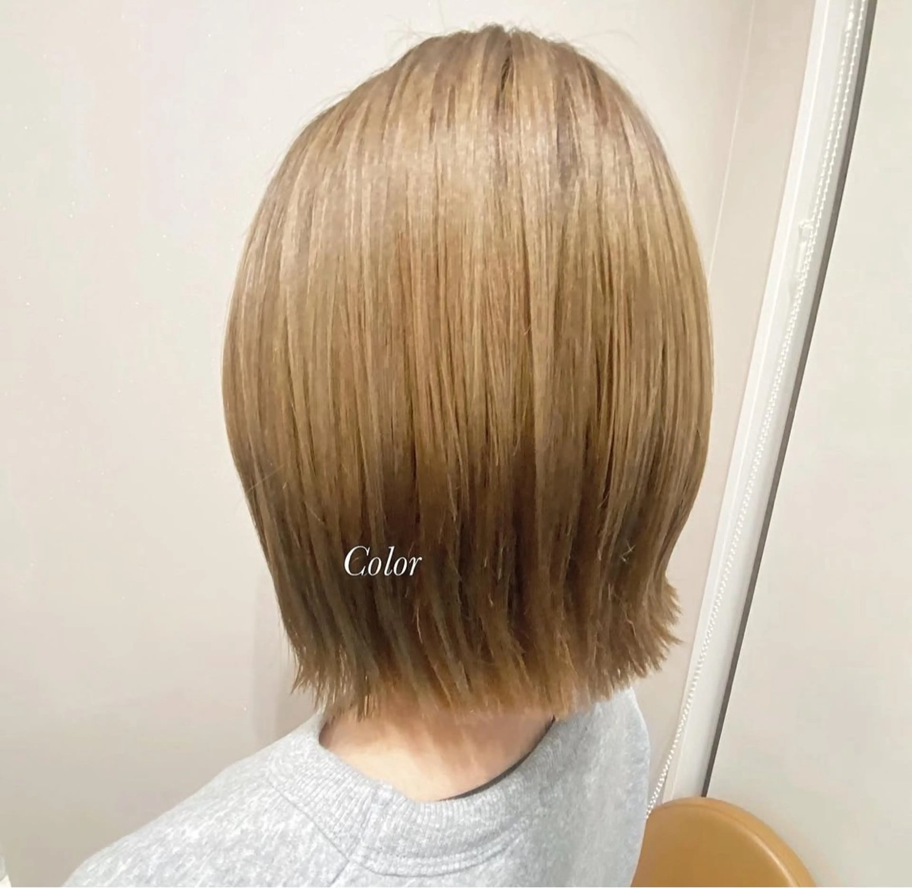 ミディアム カット ヘアカラー 𝒇𝒍𝒂𝒕/ 𝐇𝐈𝐍𝐀のヘアスタイル