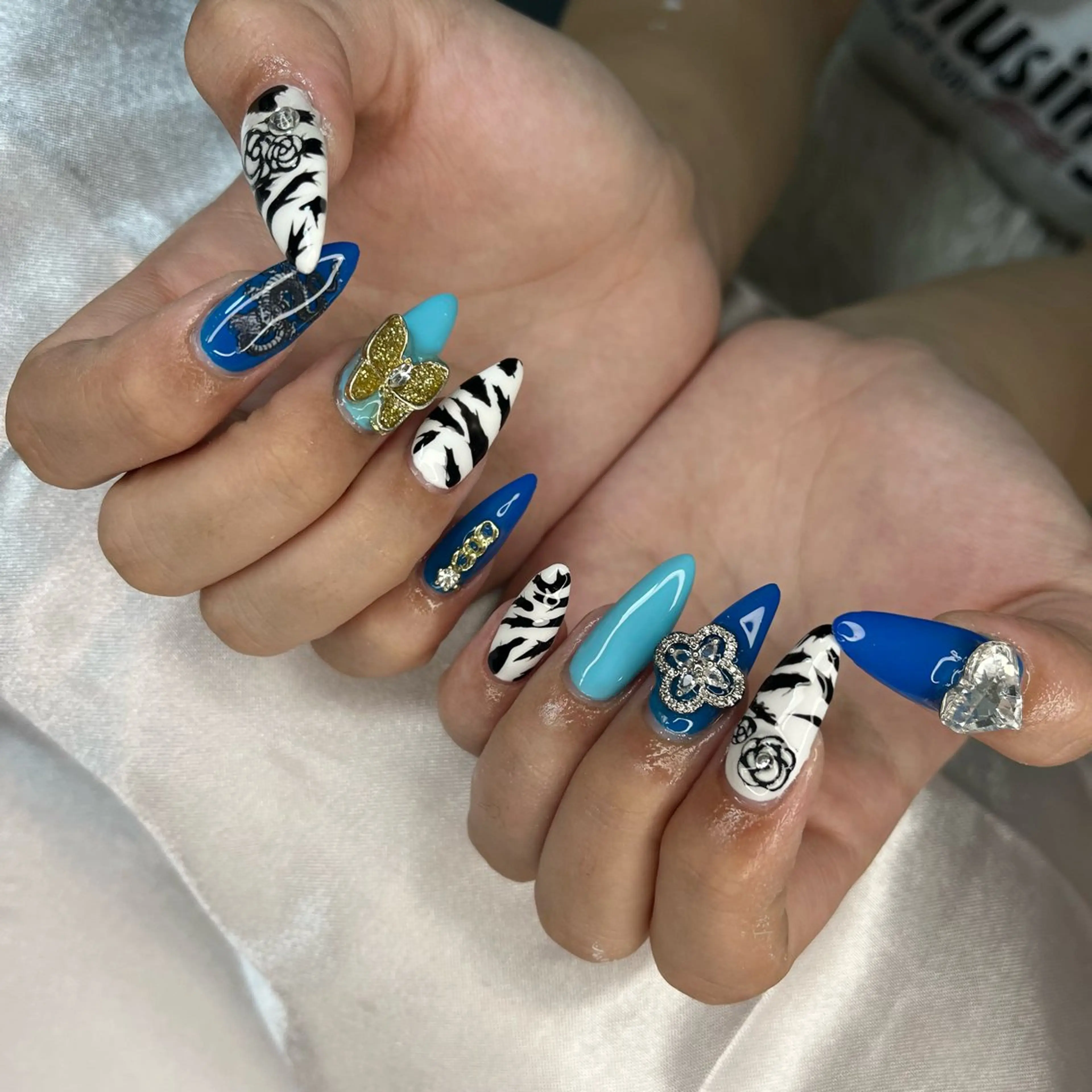 ネイル Apis manakaのネイルデザイン