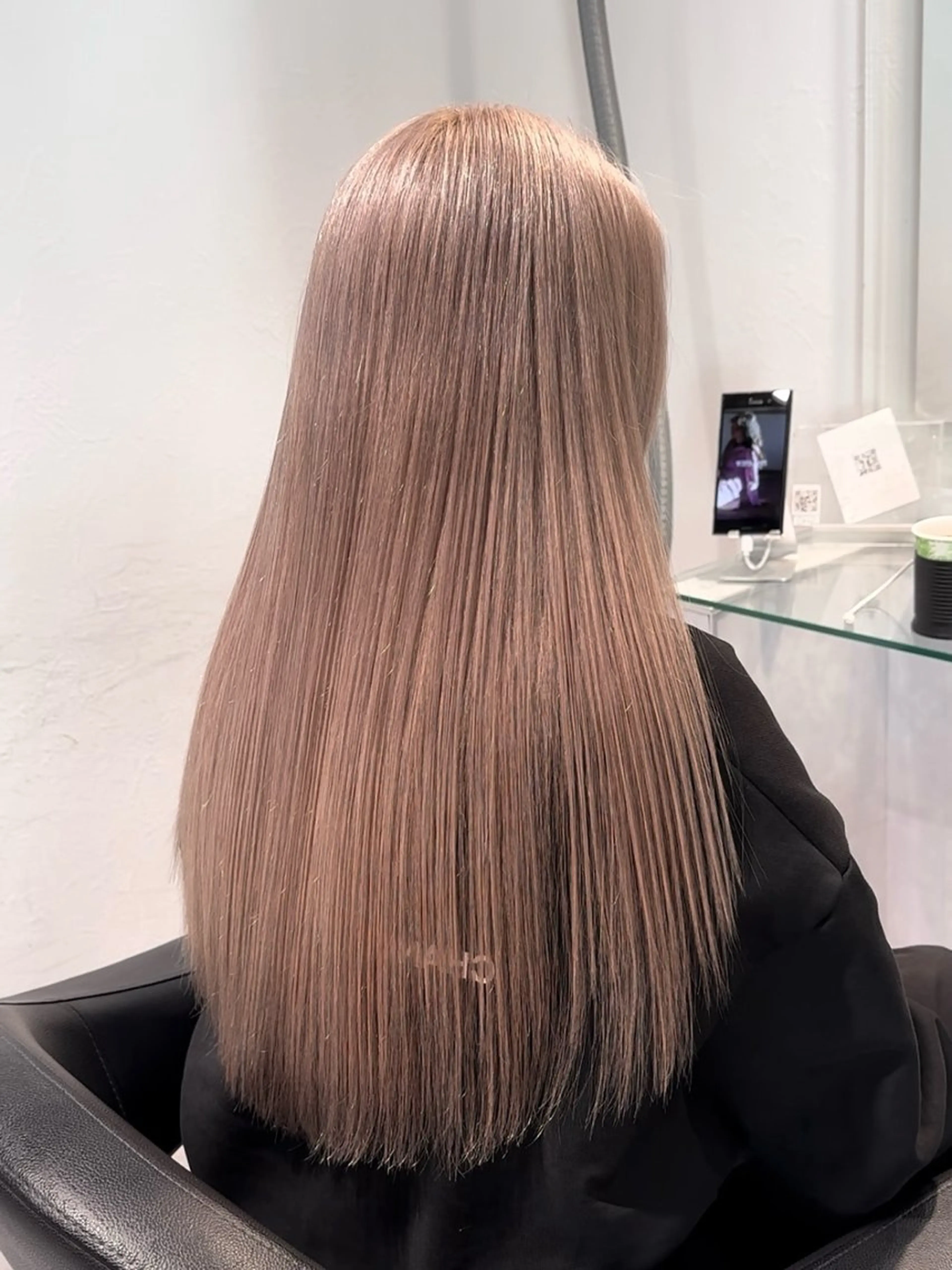 セミロング カラー ヘアカラー トリートメント ヘッドスパ ハイトーン/ベージュ デザイン/りくとのヘアスタイル