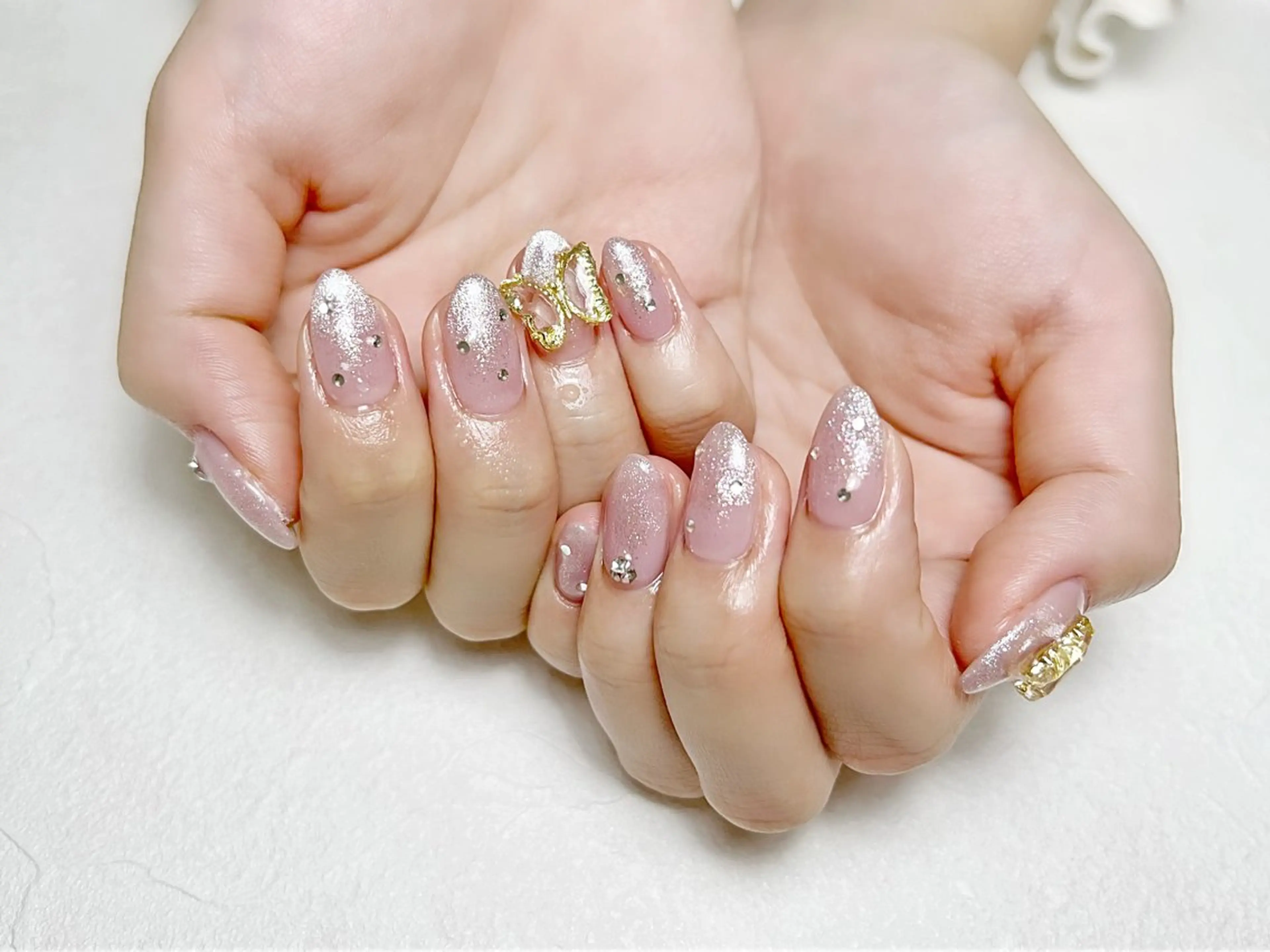 ネイル チークネイル キラキラネイル マグネットネイル ピンク ワンホンネイル rouse nail RISATOのネイルデザイン