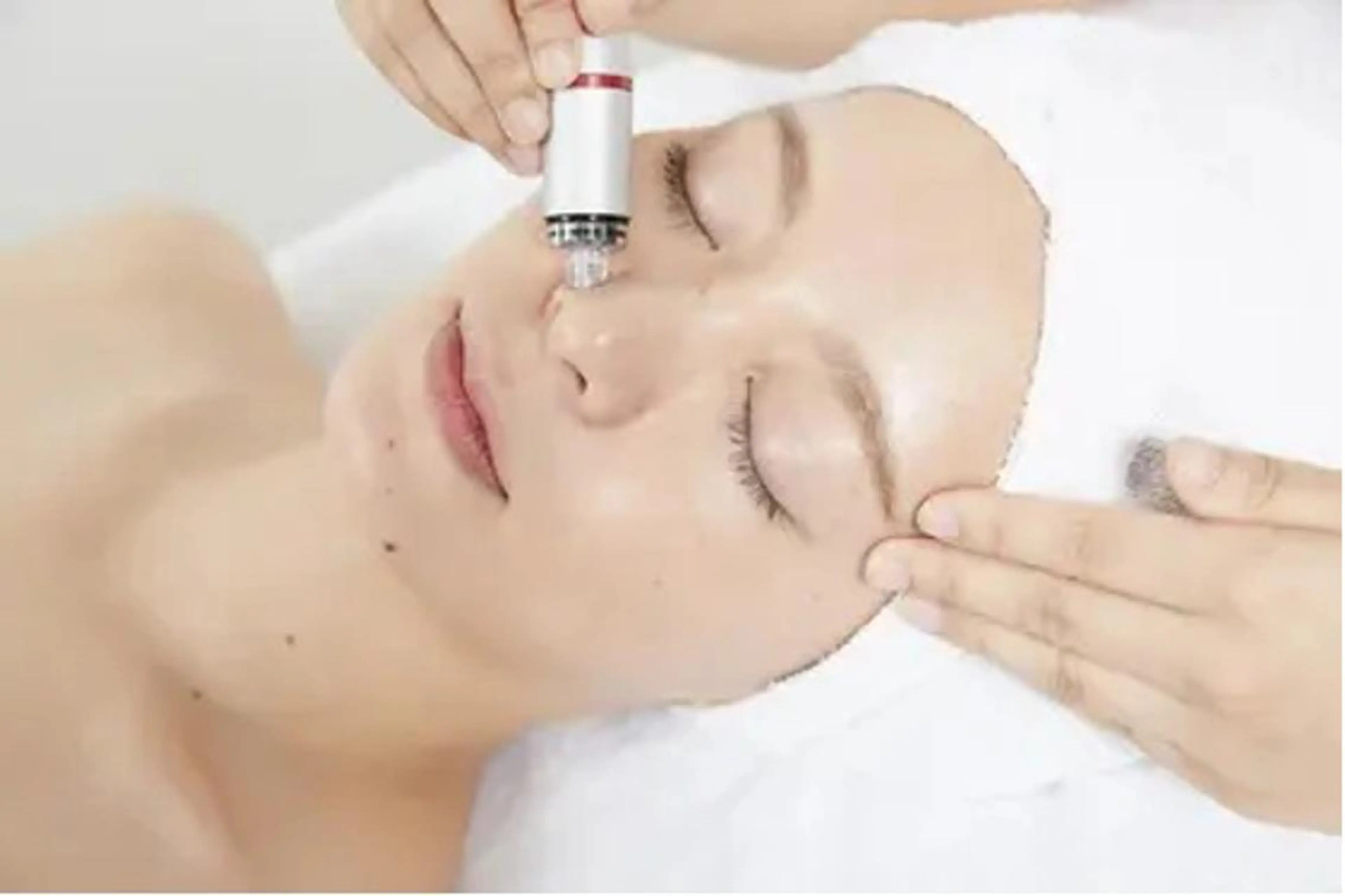 🌟ハイドラ・プラズマ・EMSフェイシャルから1種類の組み合わせを選べて、さらに美容液導入付きのコース☆3980円の写真