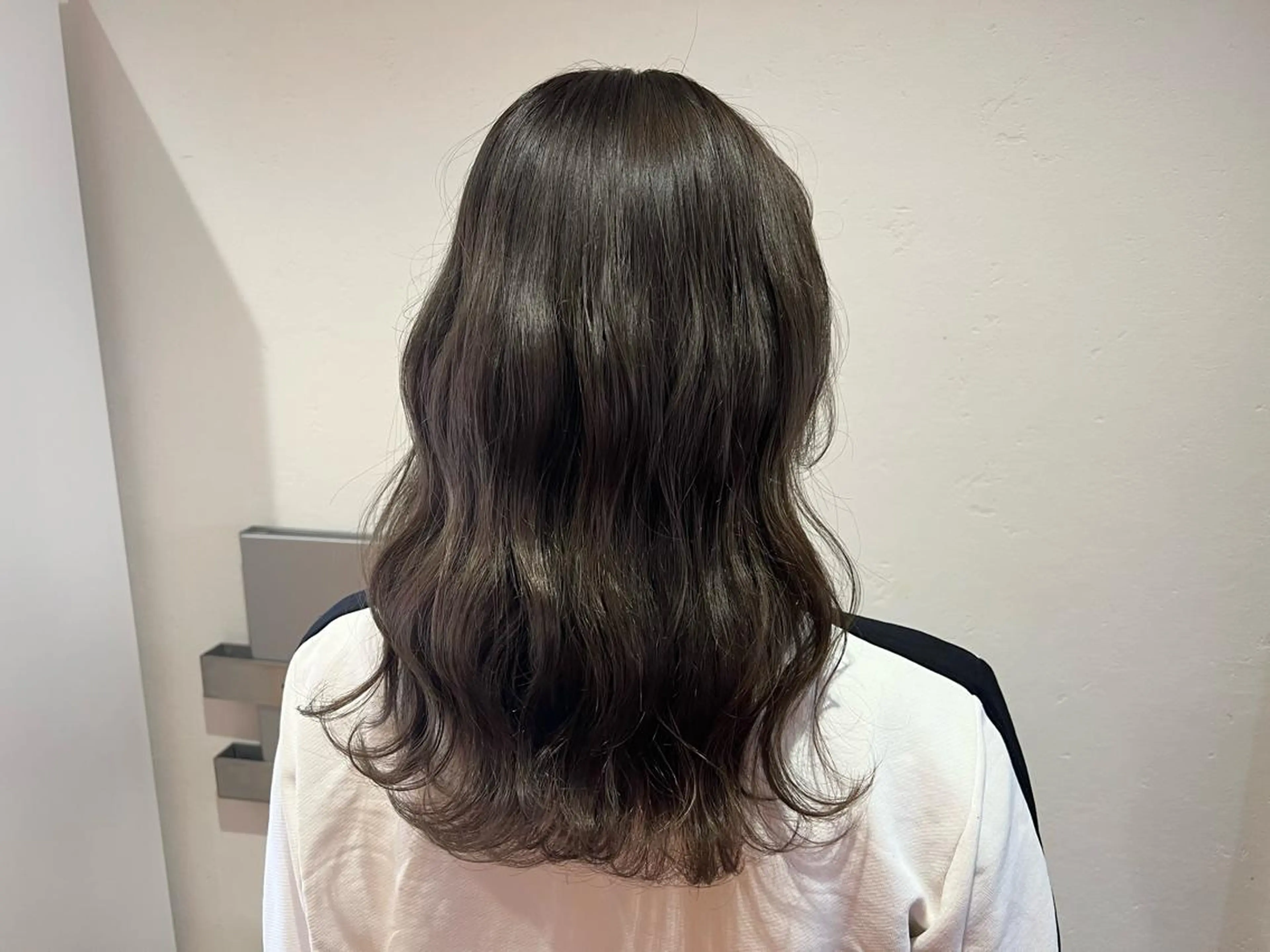 ロング カラー 蓮見  友里のヘアスタイル