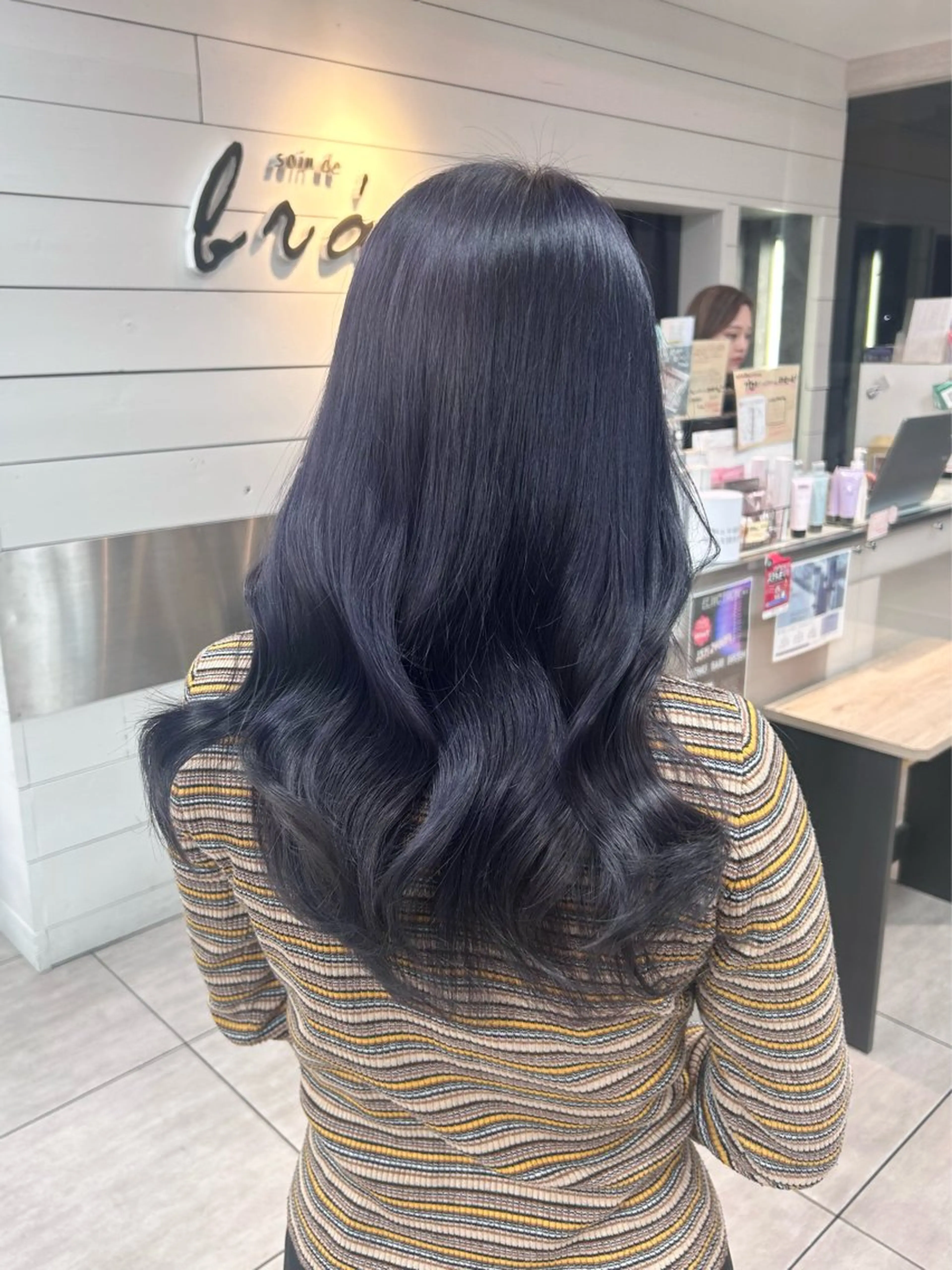 セミロング パープルカラー カット ヘアカラー 🫧艶髪カラー🫧 森本くるみのヘアスタイル