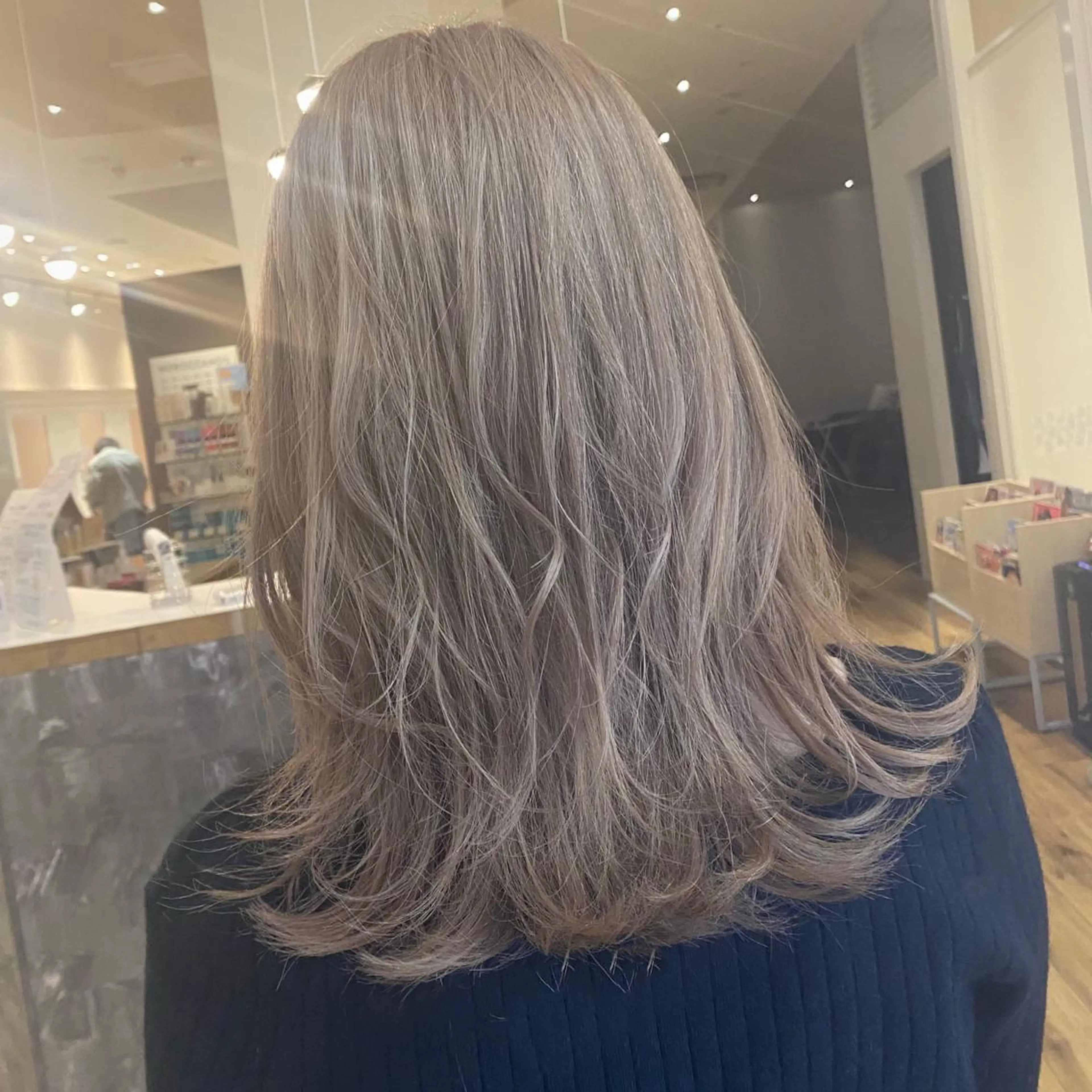 セミロング カラー salowin梅田茶屋町suite所属・ハイトーンヘア/ 島崎　タクミのヘアスタイル