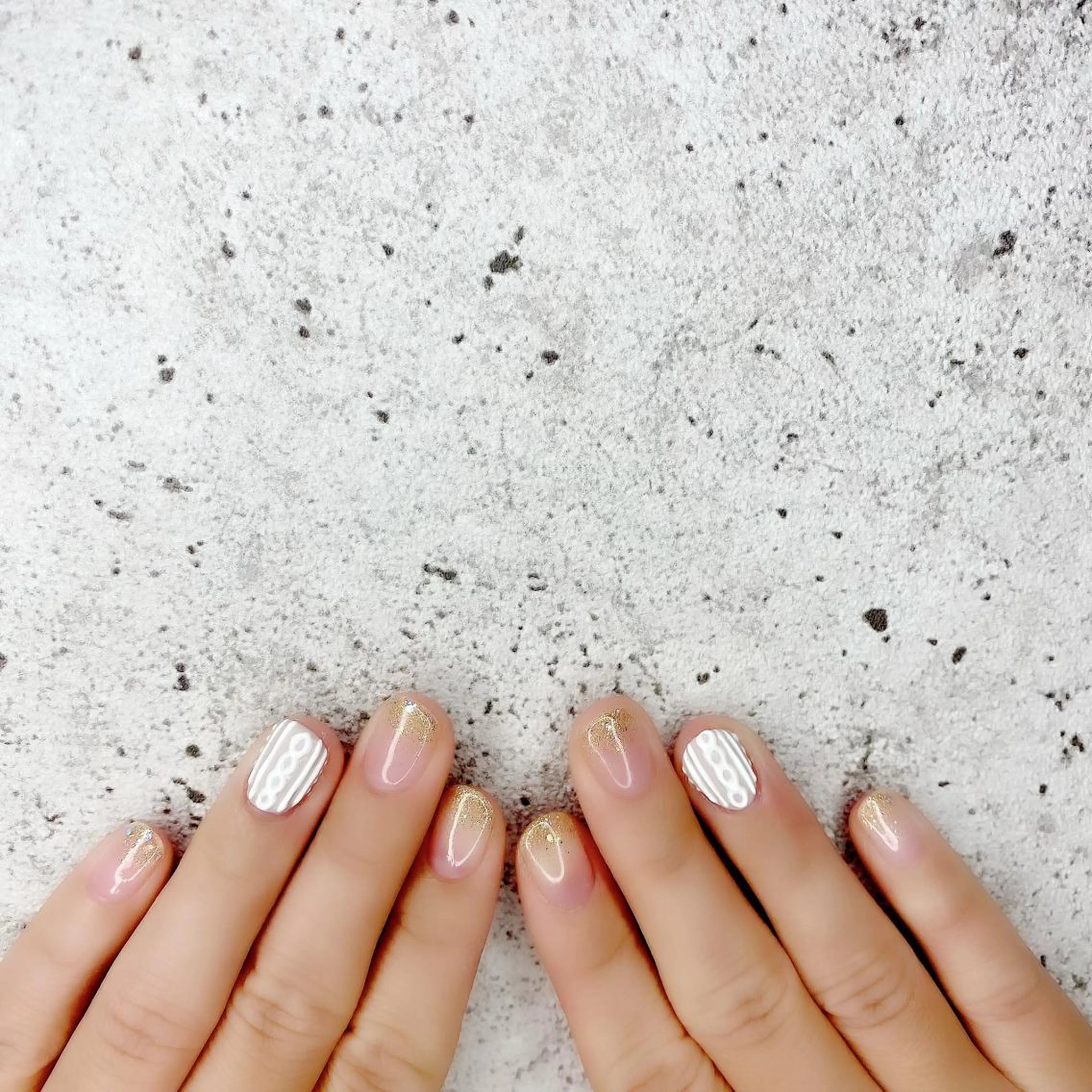 ショート カラー パーマ ヘアアレンジ メンズ キッズ ネイル マツエク・マツパ グラデーションカラー ゴールド グラデーション ラメ(グリッター) ラメグラデーション ハンドネイル Salon Ｋのネイルデザイン