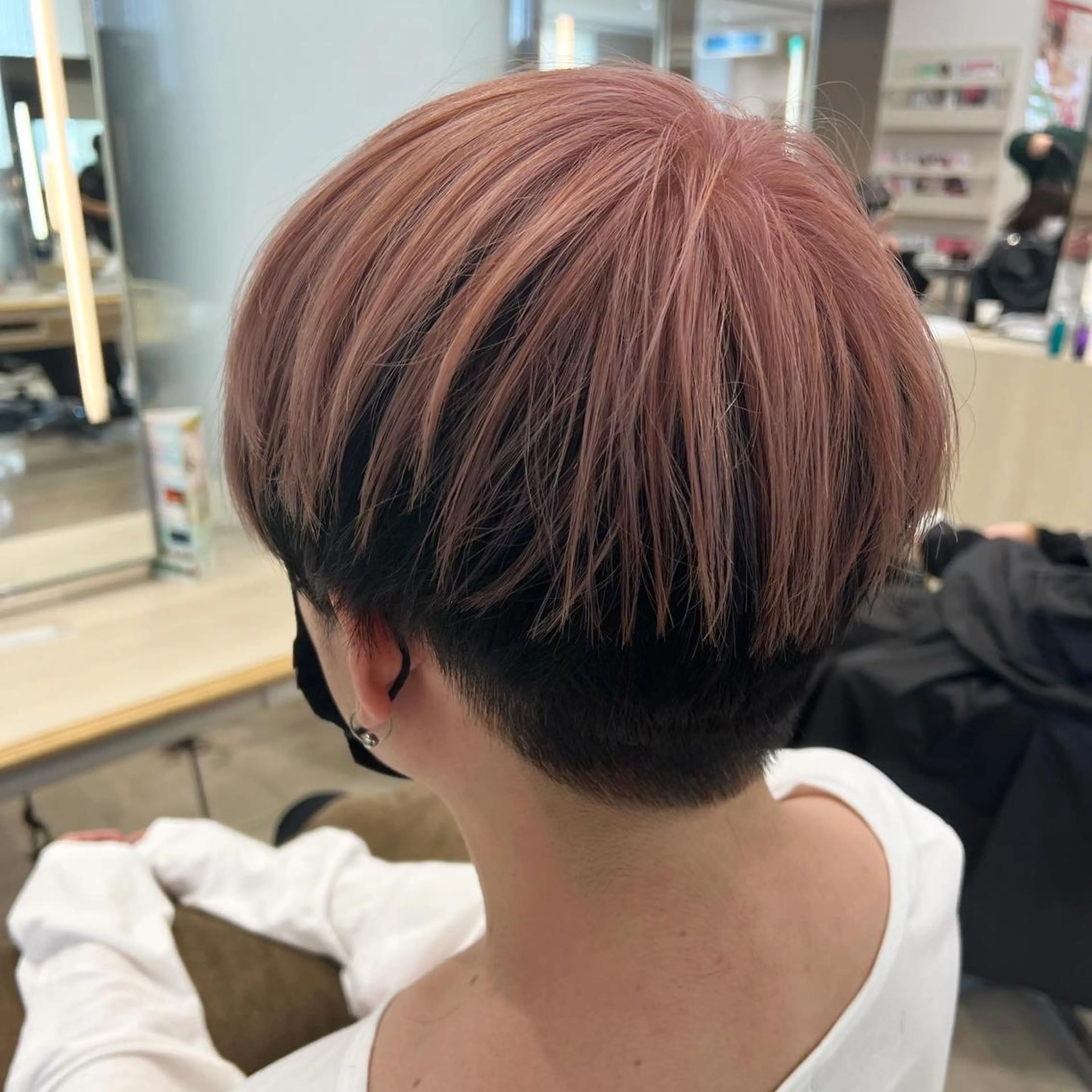 ショート カラー ピンクカラー ヘアカラー トリートメント 盛れるレイヤーカット 得意🌹井上美沙のヘアスタイル