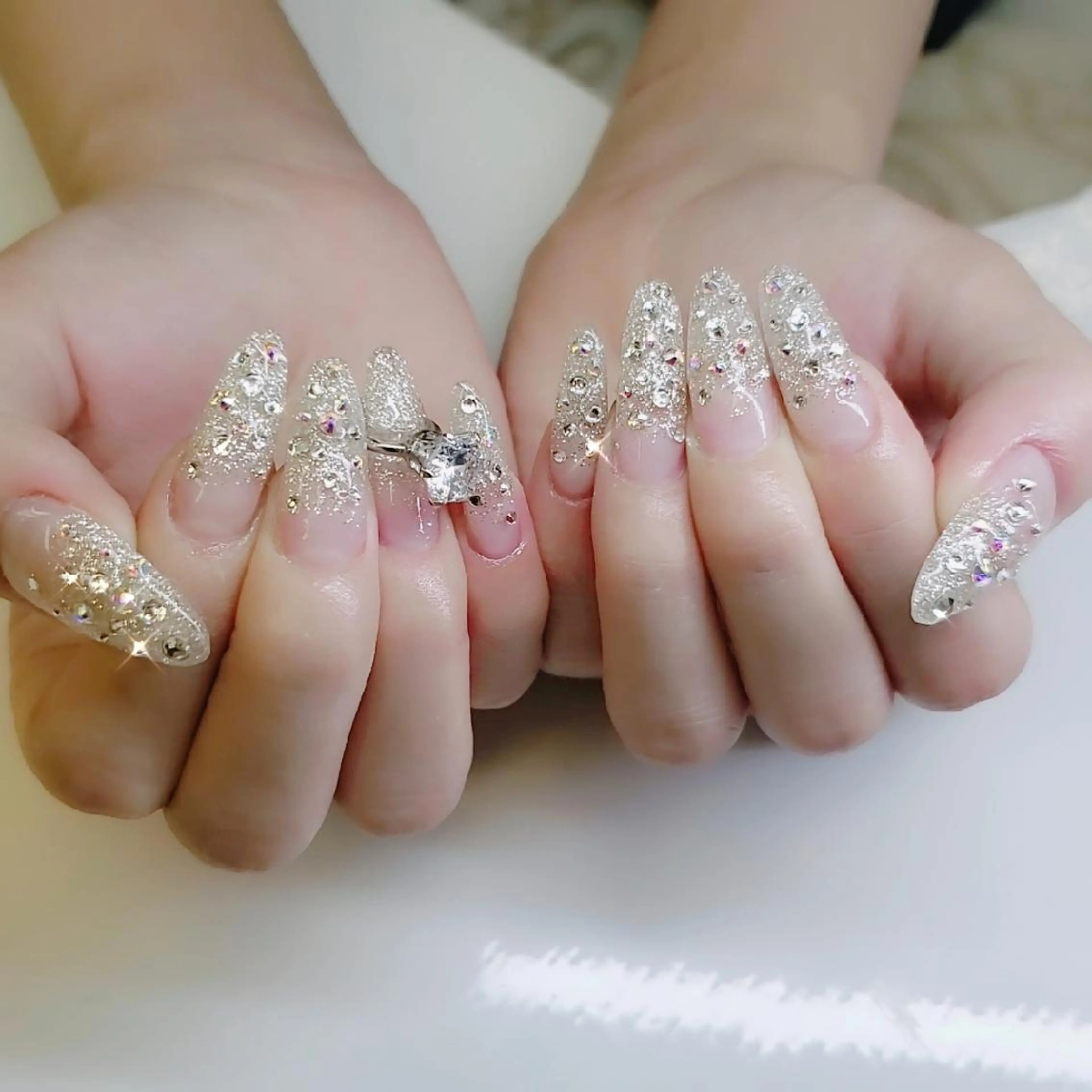 ロング ネイル 成人式 キラキラネイル シンプルネイル ハンドネイル クロキ 。のネイルデザイン