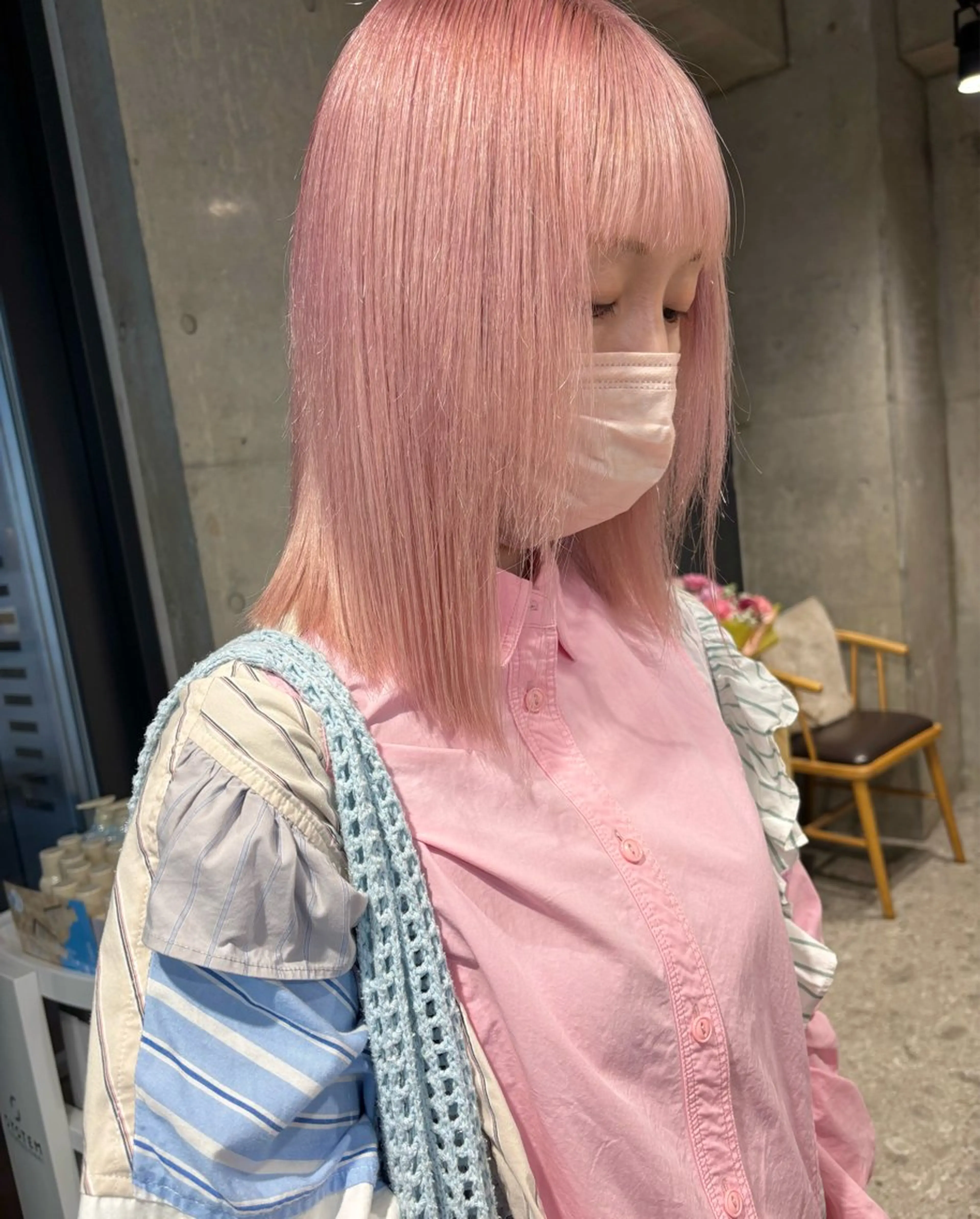 ミディアム カラー ブリーチ ピンクカラー ホワイトピンク ヘアカラー トリートメント ブリーチカラーレイヤ ーカット🦋annaのヘアスタイル