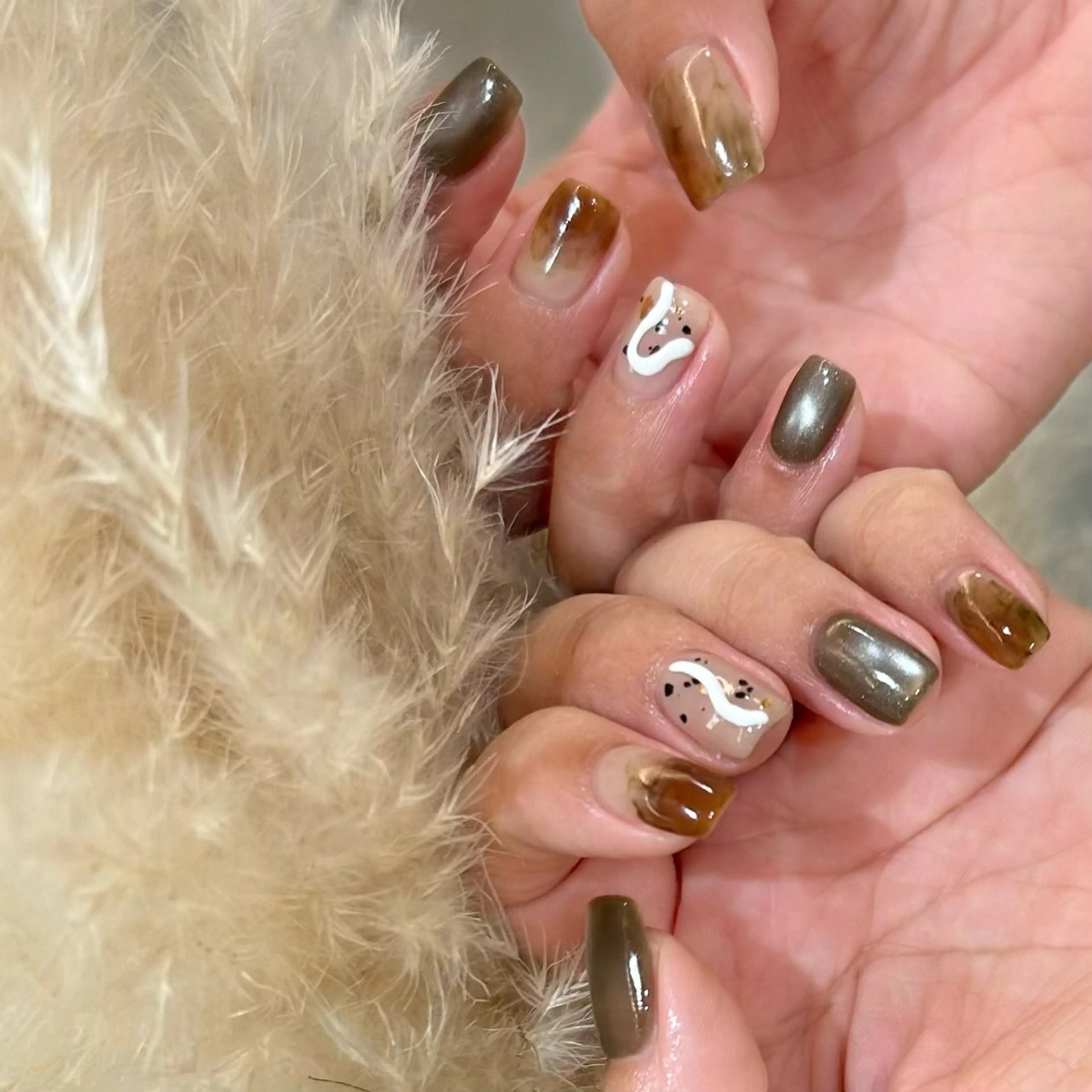 ネイル 氷ネイル・うるうるネイル マグネットネイル ハンドネイル shio ♡ 13日空きありのネイルデザイン