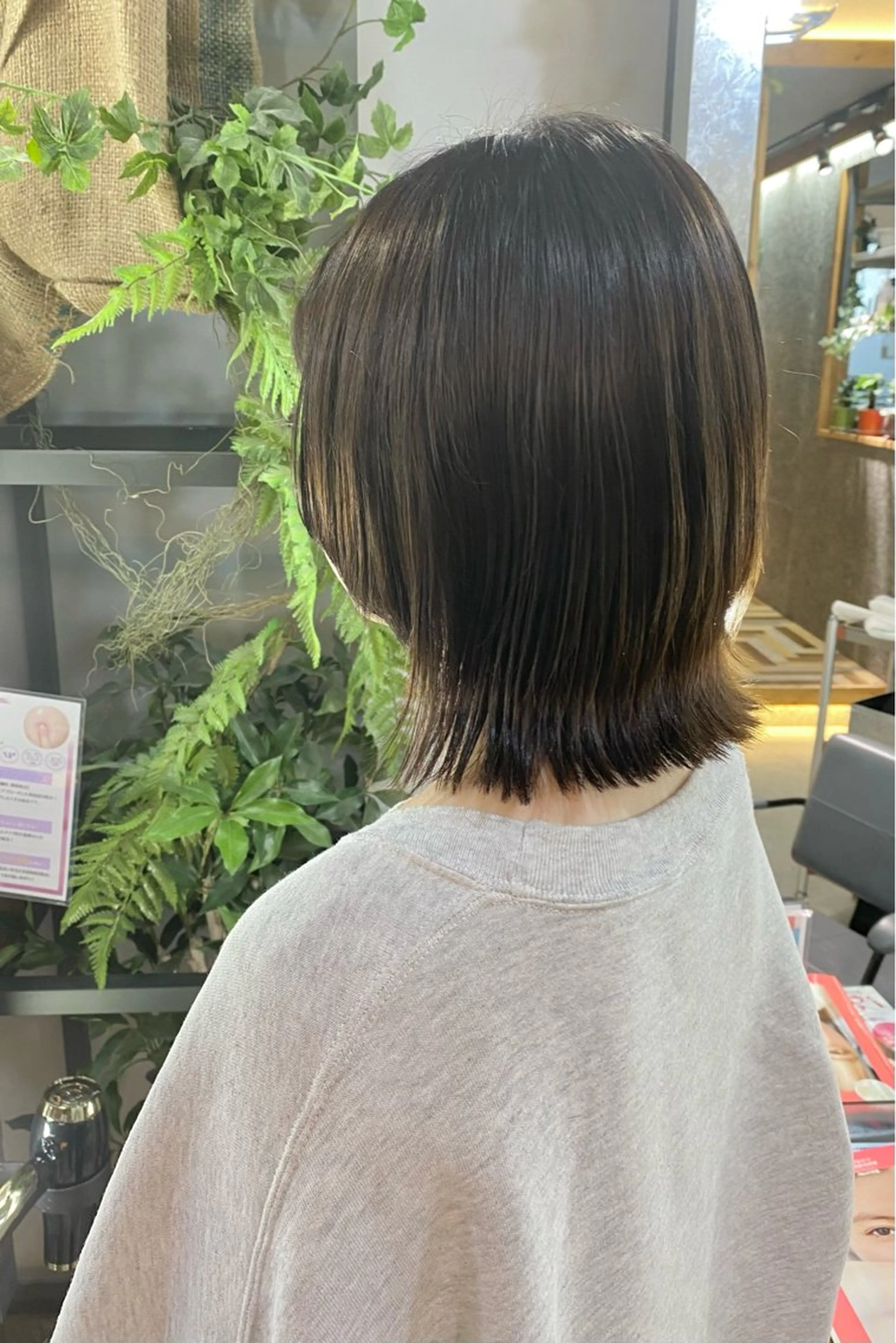 ミディアム カラー 菊地 紗矢のヘアスタイル