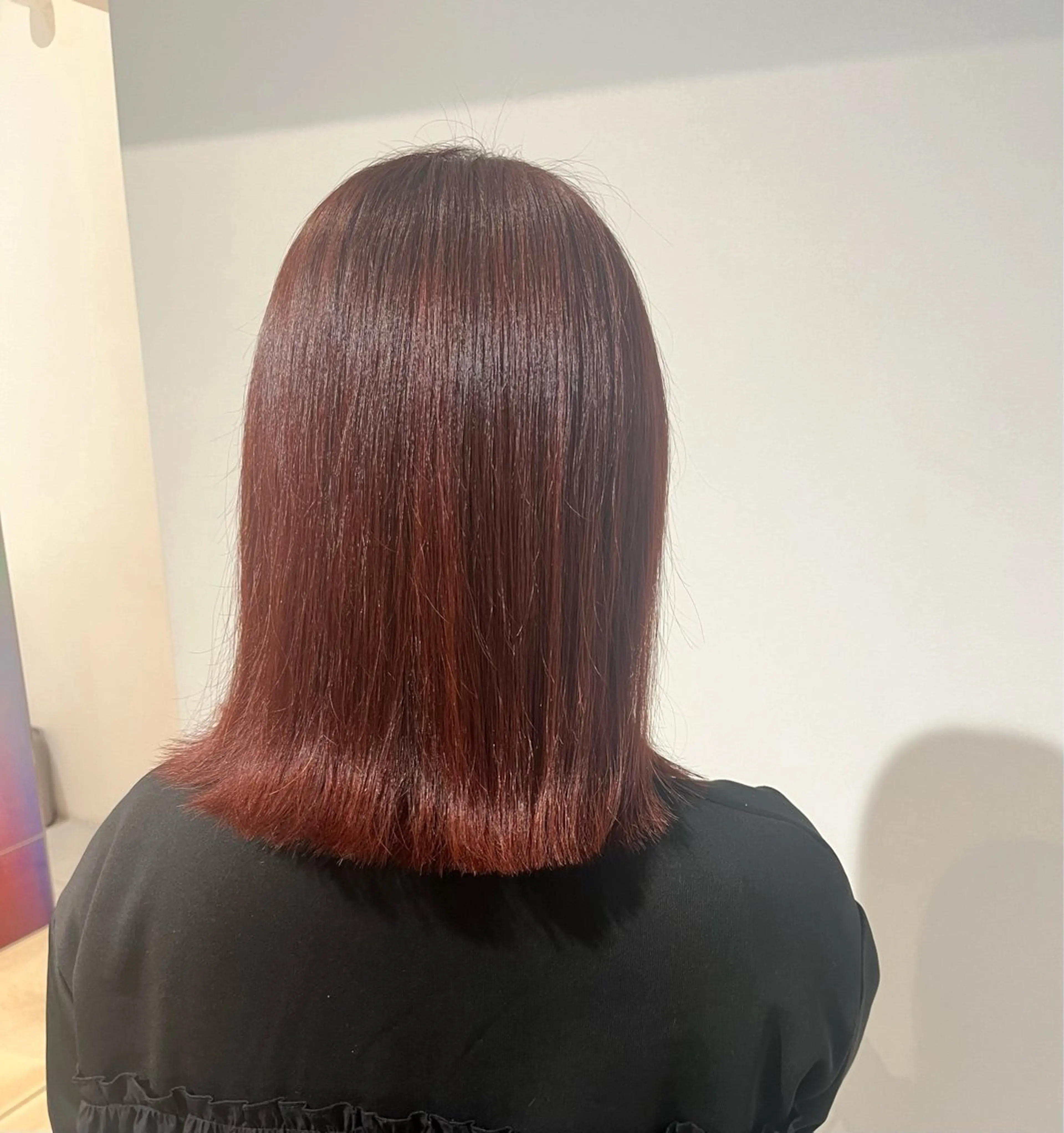 ミディアム カラー ブリーチ レッドカラー ヘアカラー 宇佐美佳/美髪 ストレート/縮毛矯正のヘアスタイル