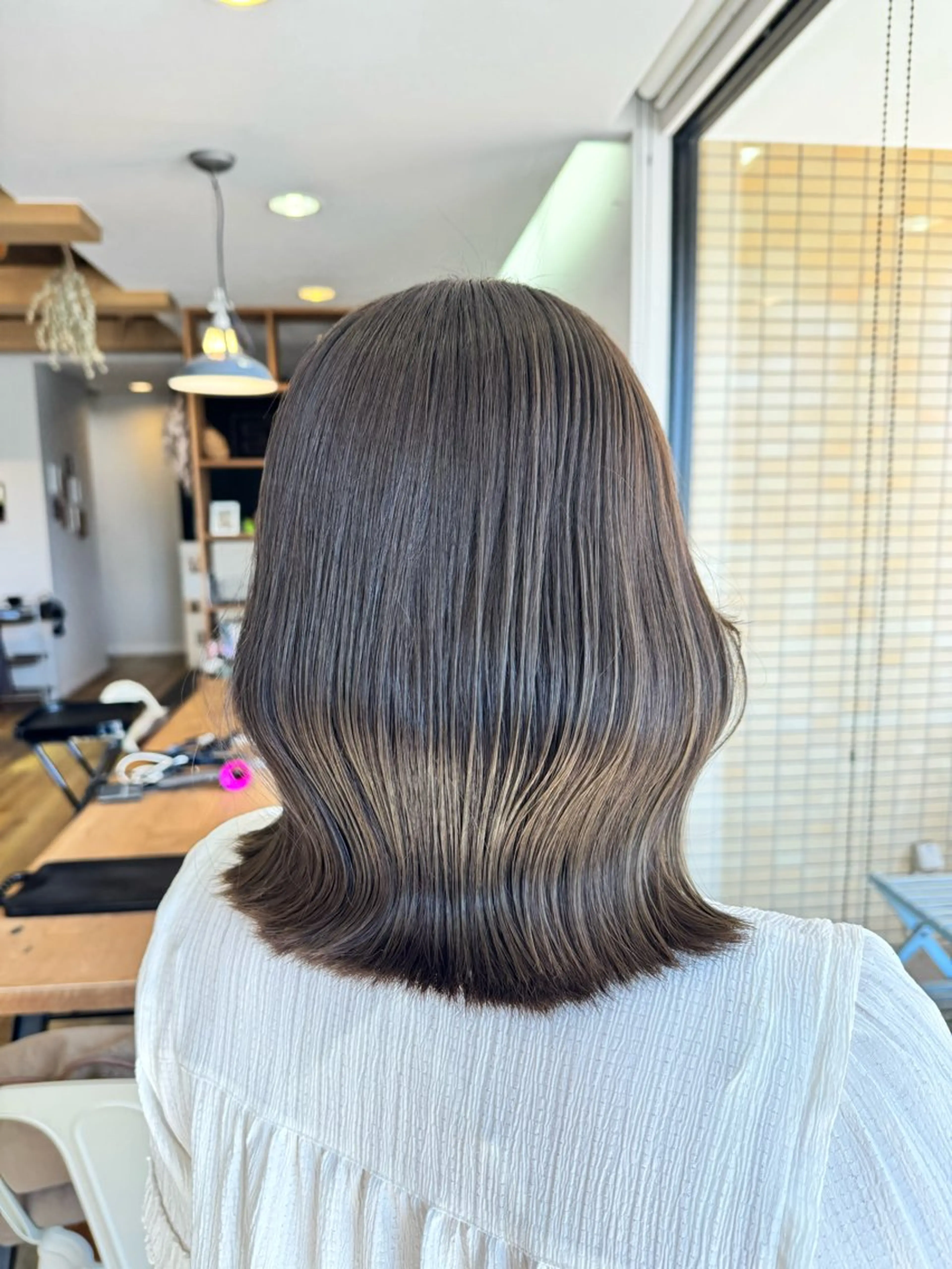 ミディアム カラー グレージュ オリーブグレージュ オリーブグレー ヘアカラー トリートメント ツキダテ ユイのヘアスタイル